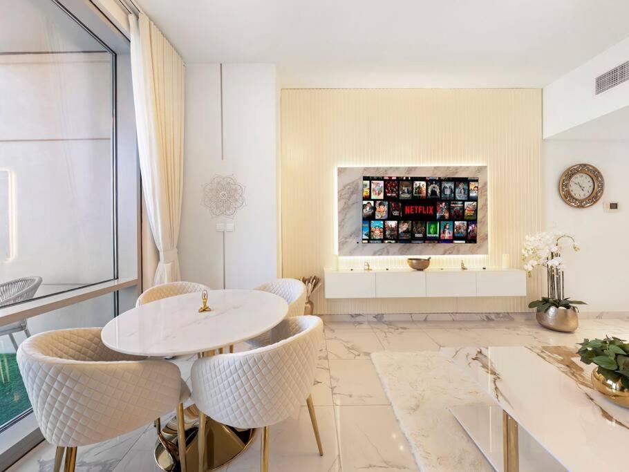 Luxury In Business Bay Water Canal View Apartment *