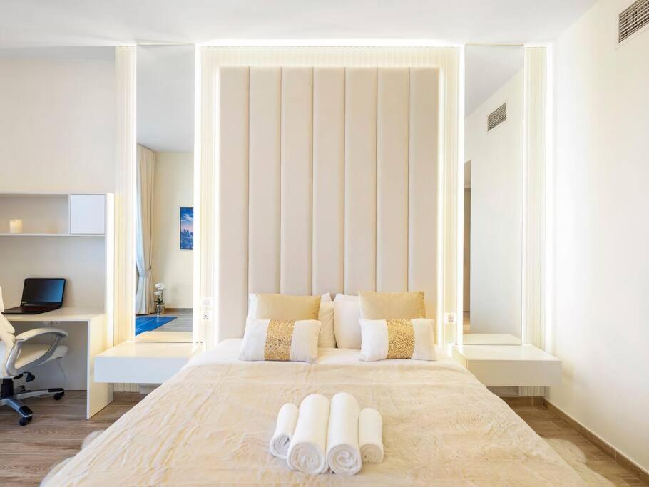 Luxury In Business Bay Water Canal View Apartment Dubai