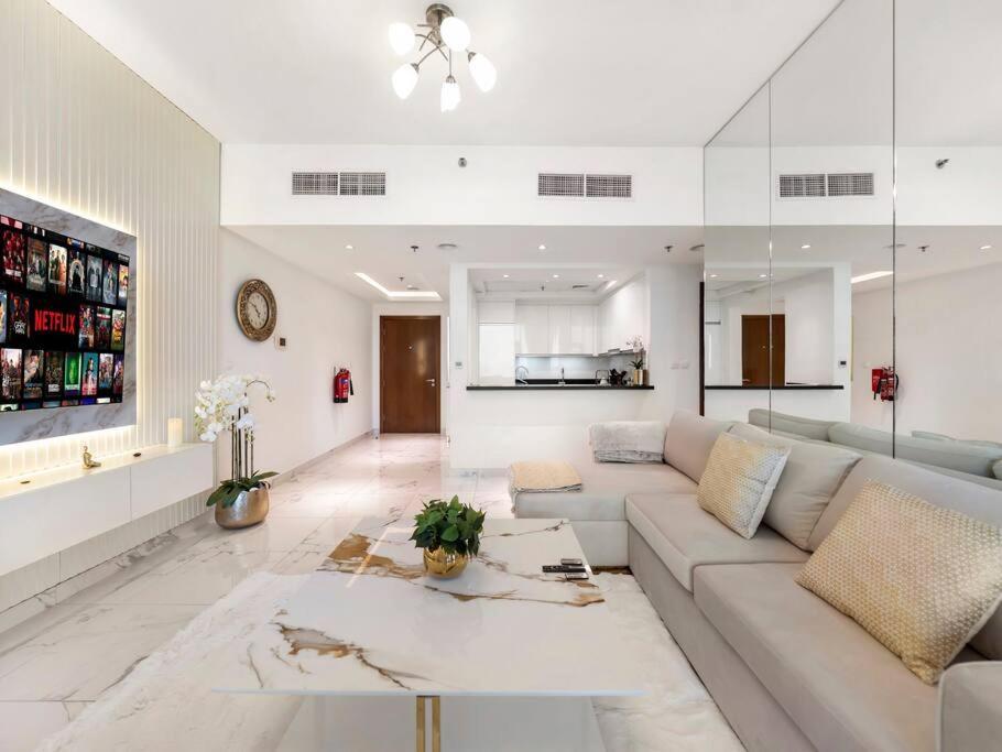 Luxury In Business Bay Water Canal View * Dubai