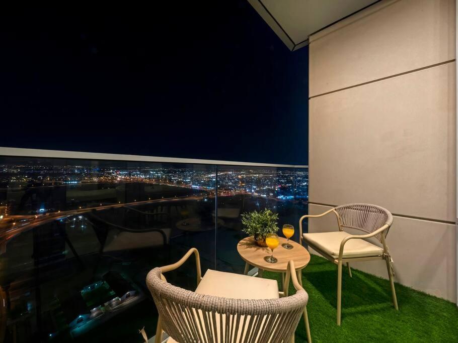 Luxury In Business Bay Water Canal View Apartment *