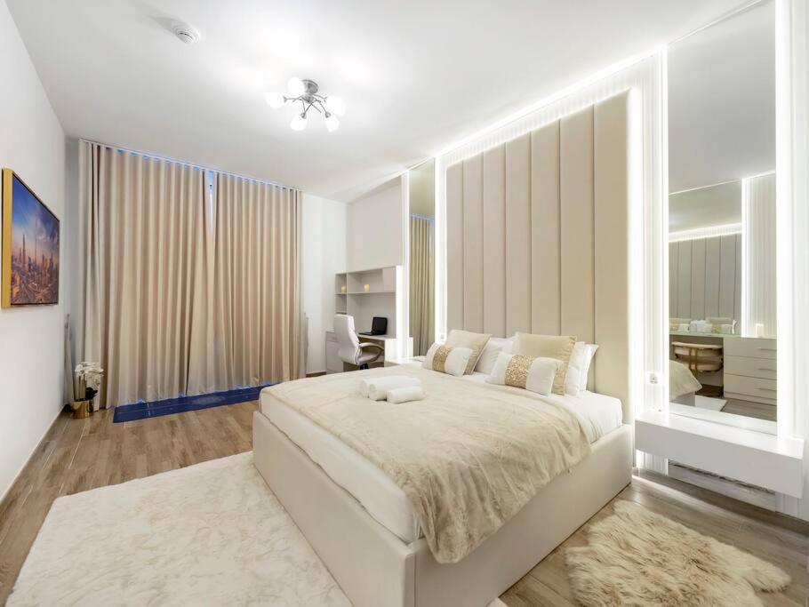 Luxury In Business Bay Water Canal View Dubai