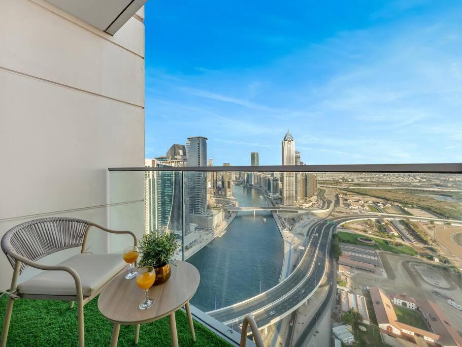 Luxury In Business Bay Water Canal View