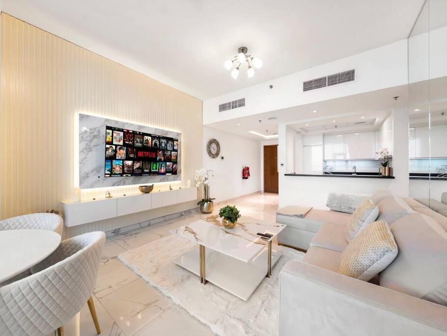 Luxury In Business Bay Water Canal View Apartment