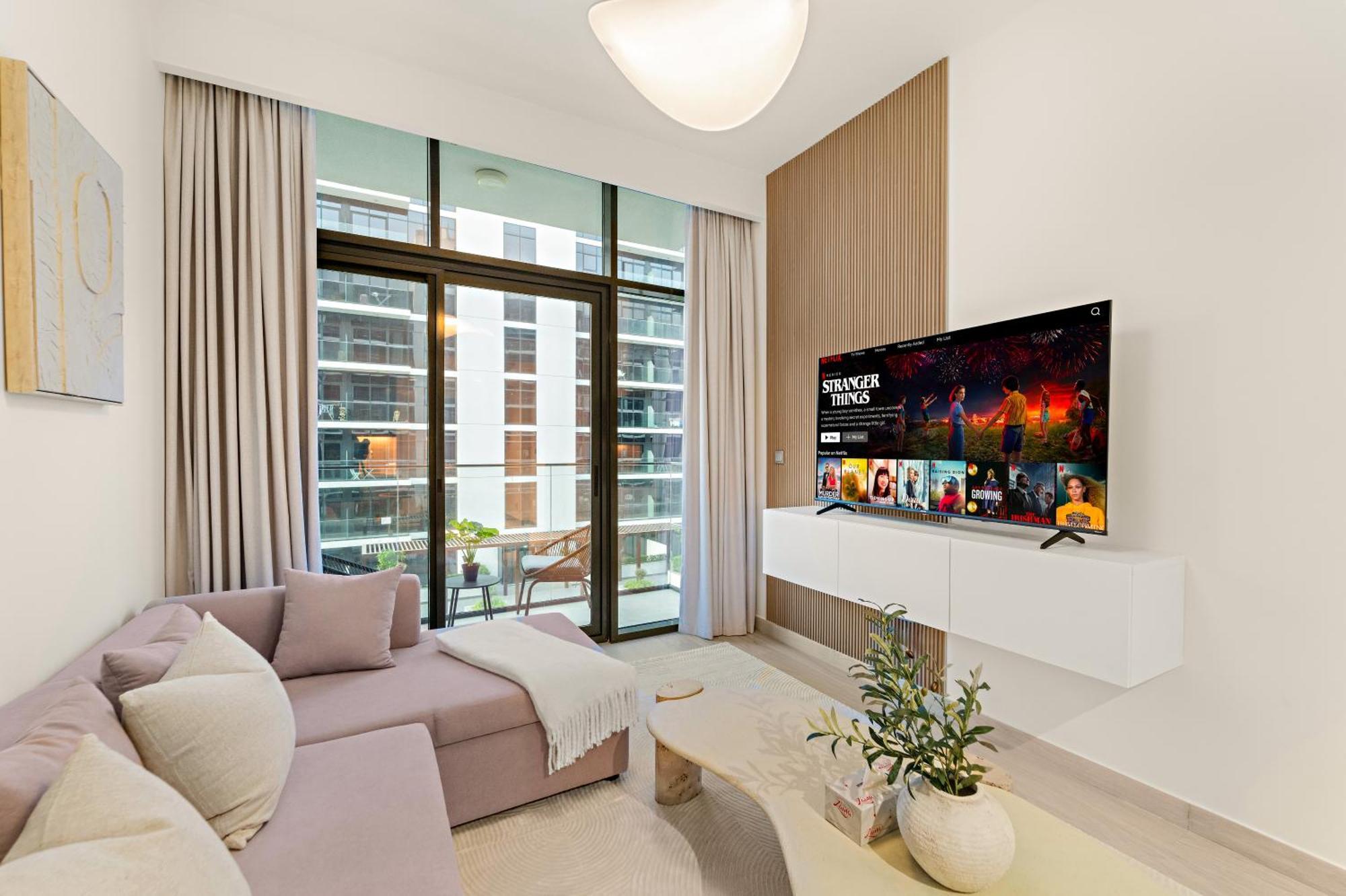 Apartment Cozy 1br With Pool View & Balcony Dubai