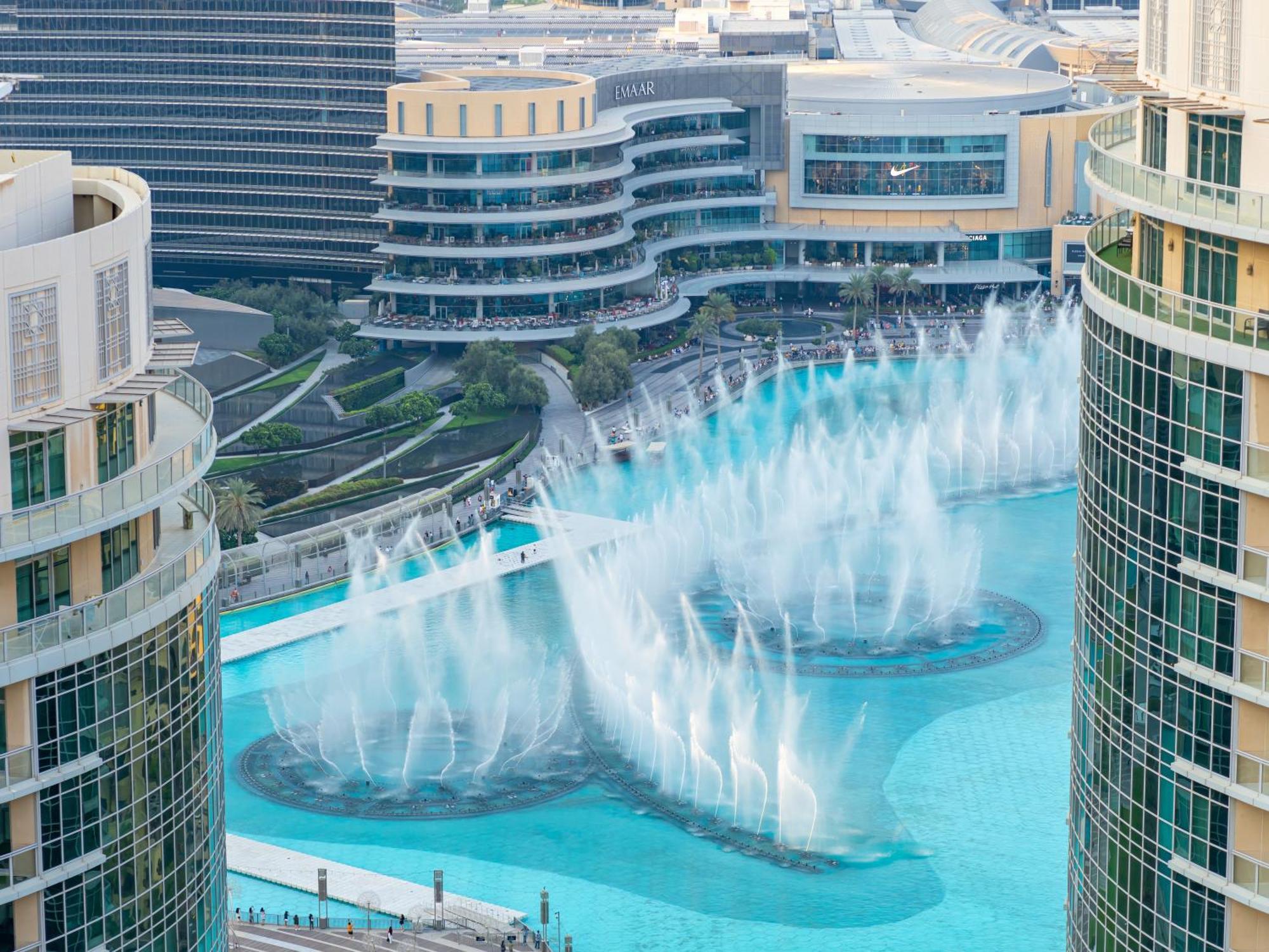 Lavish 2 Bedroom I Burj Khalifa & Fountain Views I Free Gym, Pool, Parking, Wi-fi And Ps5 I By Skyline Serenity Dubai