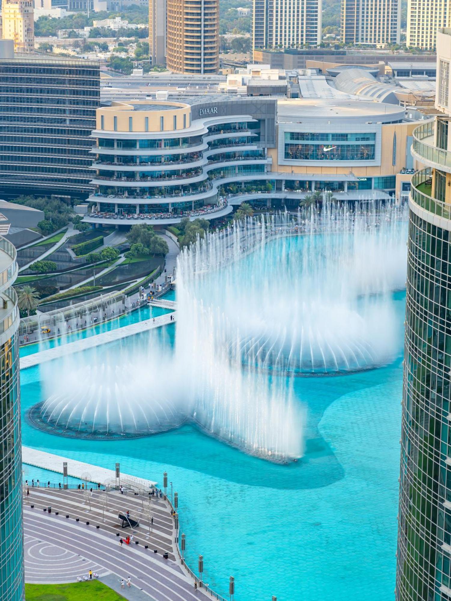 Apartment Lavish 2 Bedroom I Burj Khalifa & Fountain Views I Free Gym, Pool, Parking, Wi-fi And Ps5 I By Skyline Serenity