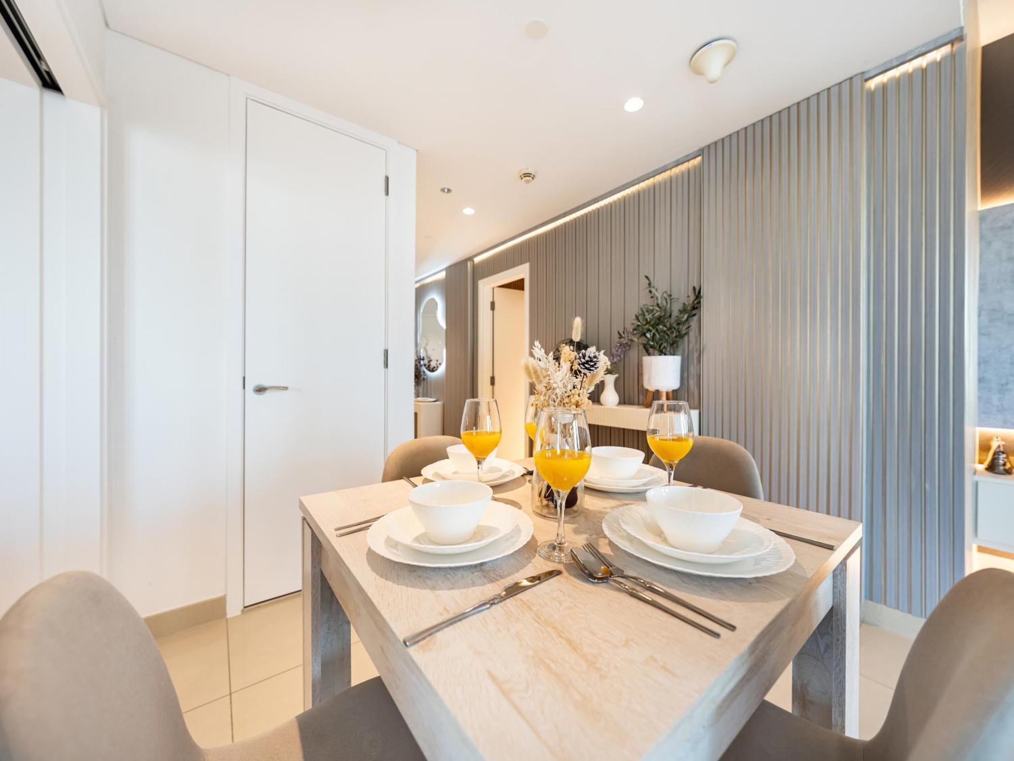 Lavish 2 Bedroom I Burj Khalifa & Fountain Views I Free Gym, Pool, Parking, Wi-fi And Ps5 I By Skyline Serenity * Dubai