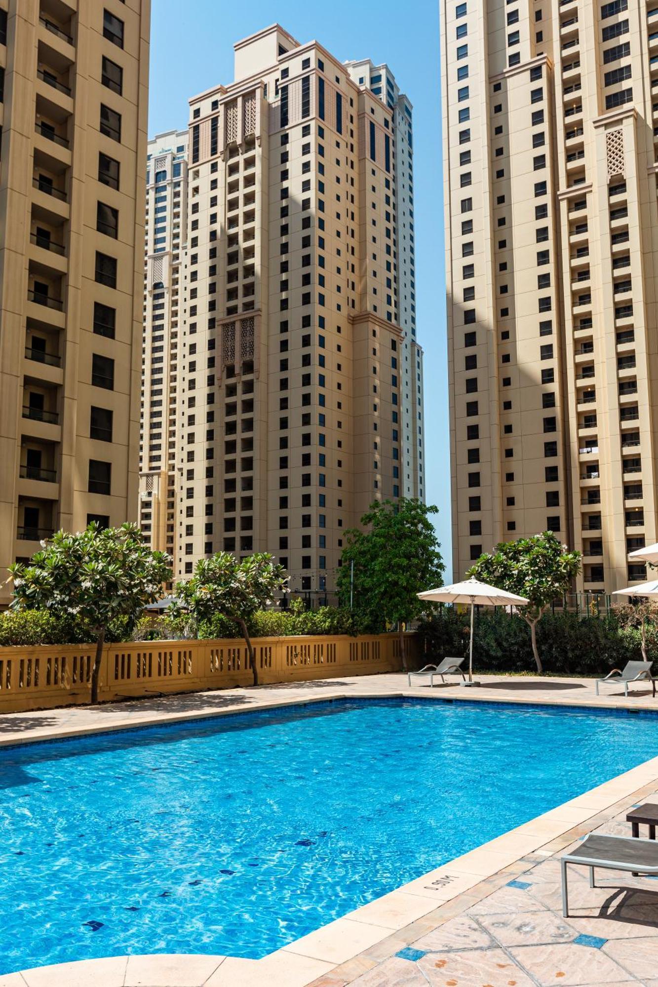 Beautiful 1 Bedroom By The *