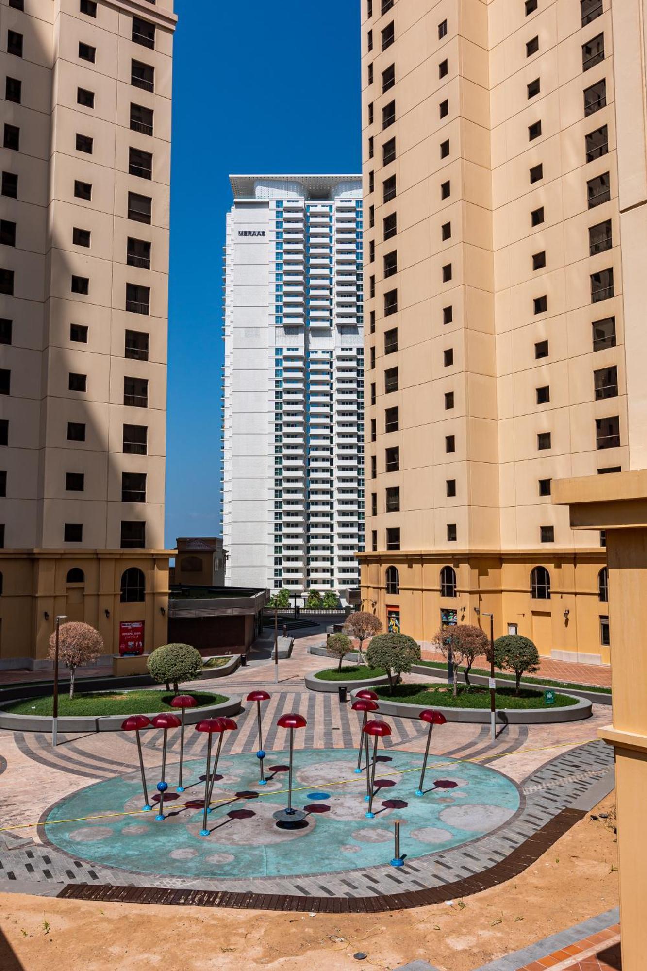 Beautiful 1 Bedroom By The