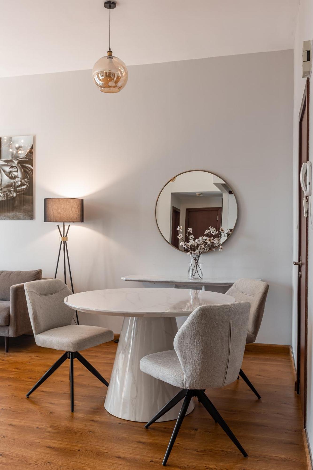 Beautiful 1 Bedroom By The *