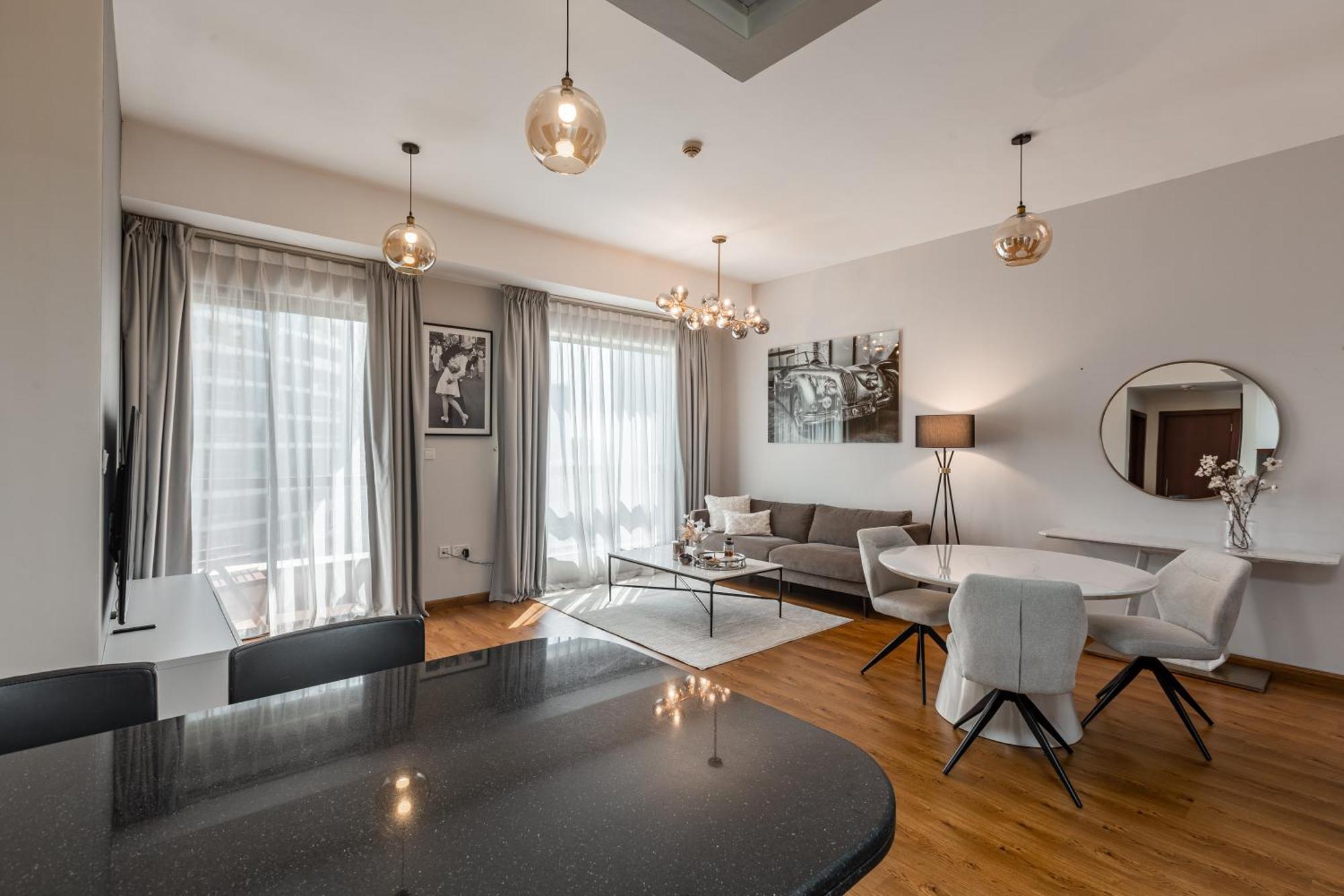 Apartment Beautiful 1 Bedroom By The