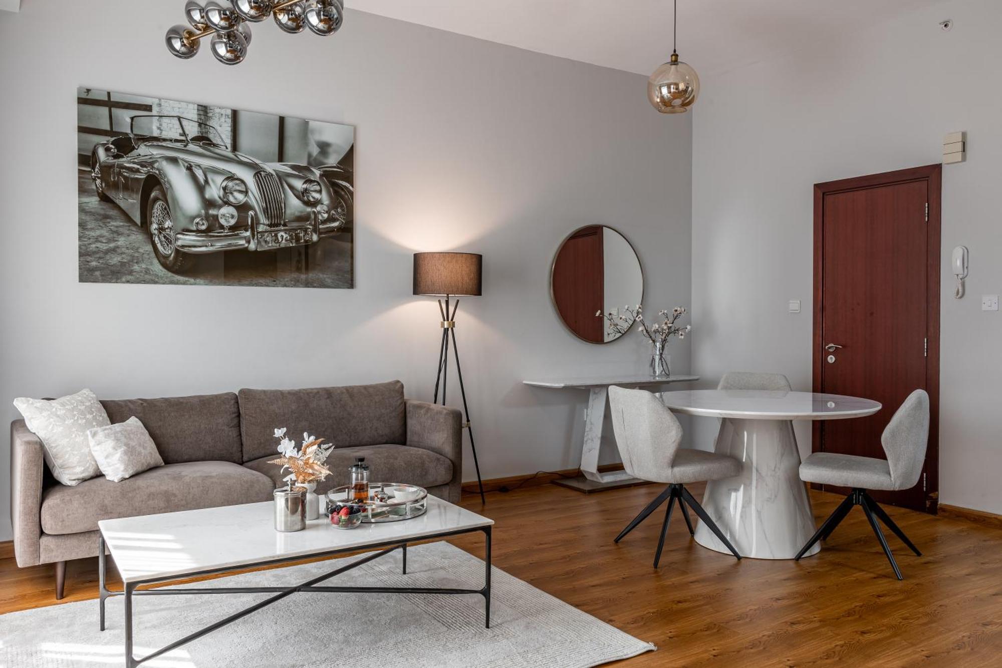 Beautiful 1 Bedroom By The Apartment *