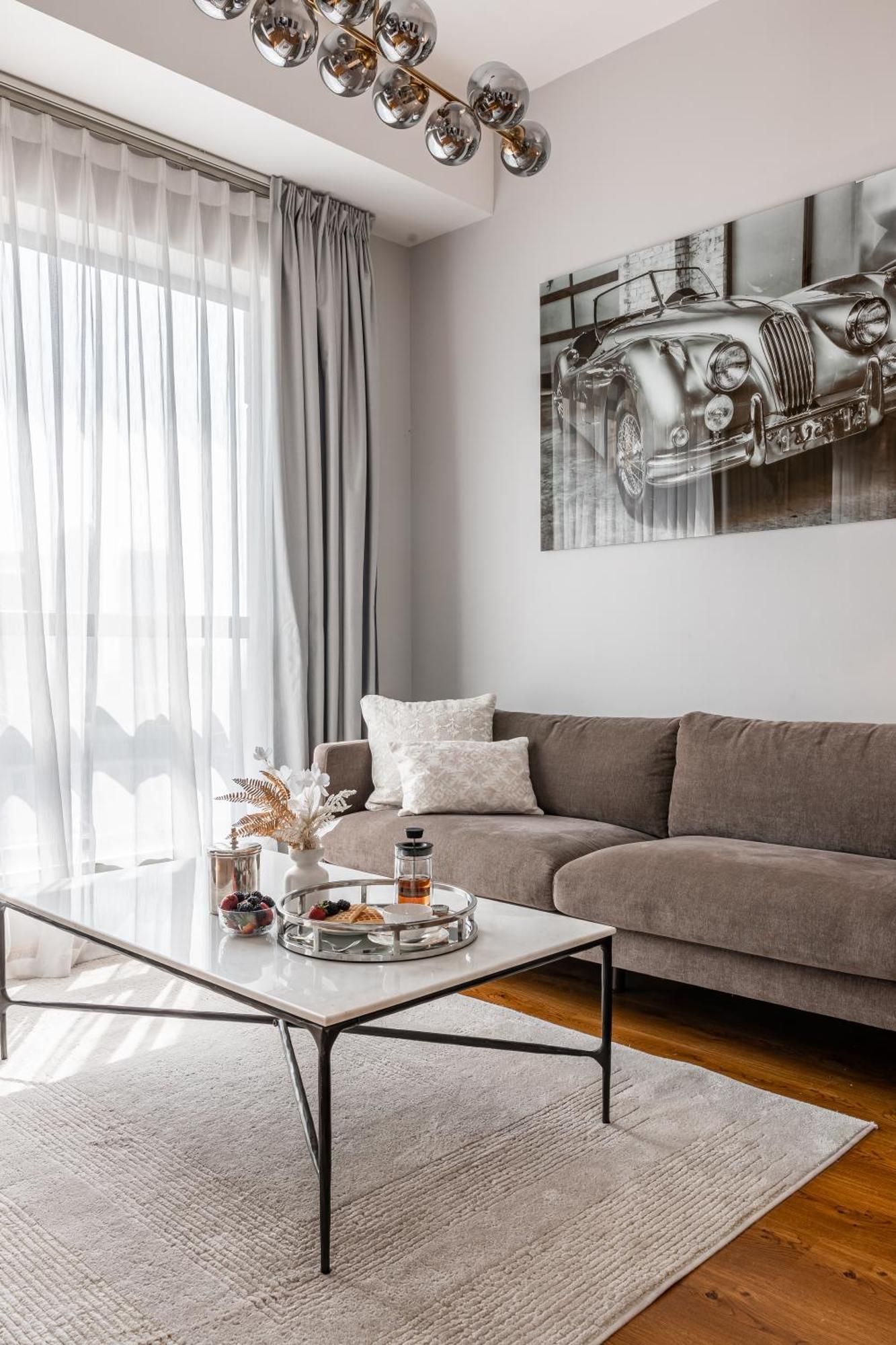 Beautiful 1 Bedroom By The *
