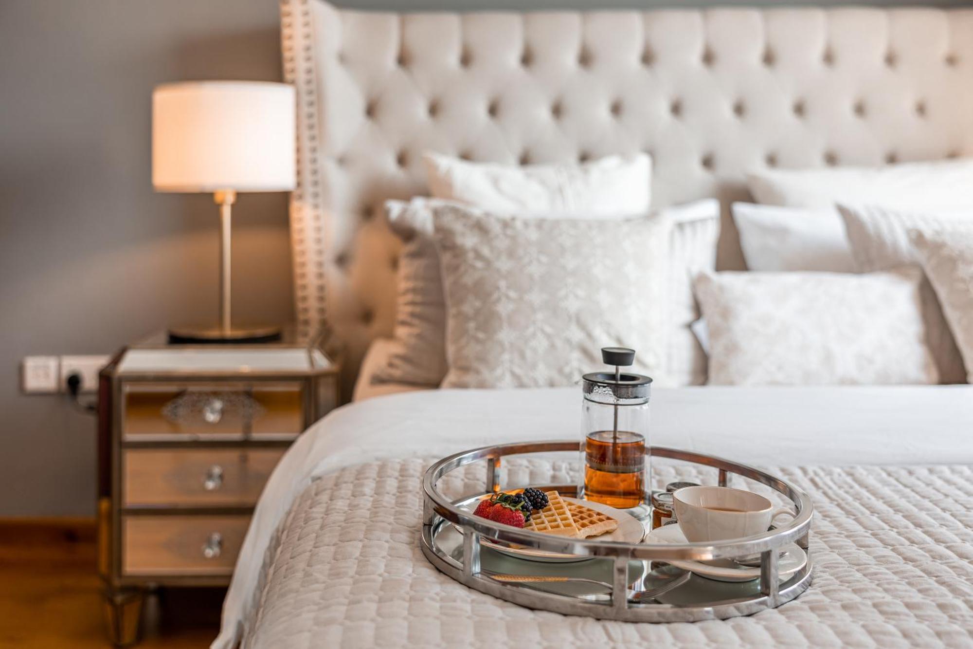 Beautiful 1 Bedroom By The
