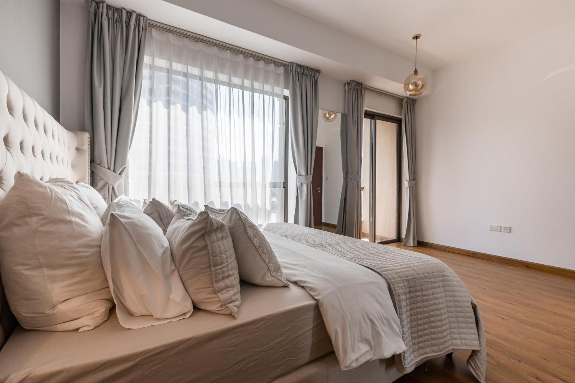 Beautiful 1 Bedroom By The *