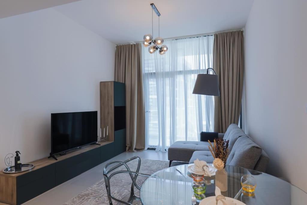 Apartment Chic 1 Bedroom In Prive Residence, Hills Dubai