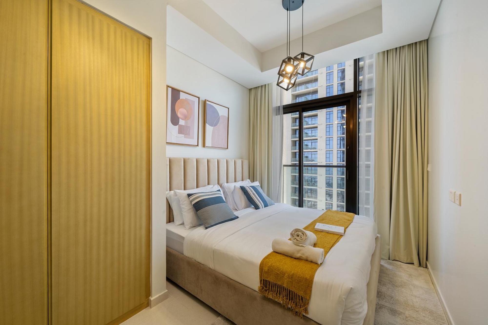 43rd Floor Stunner Luxe 2br In Business Bay Dubai