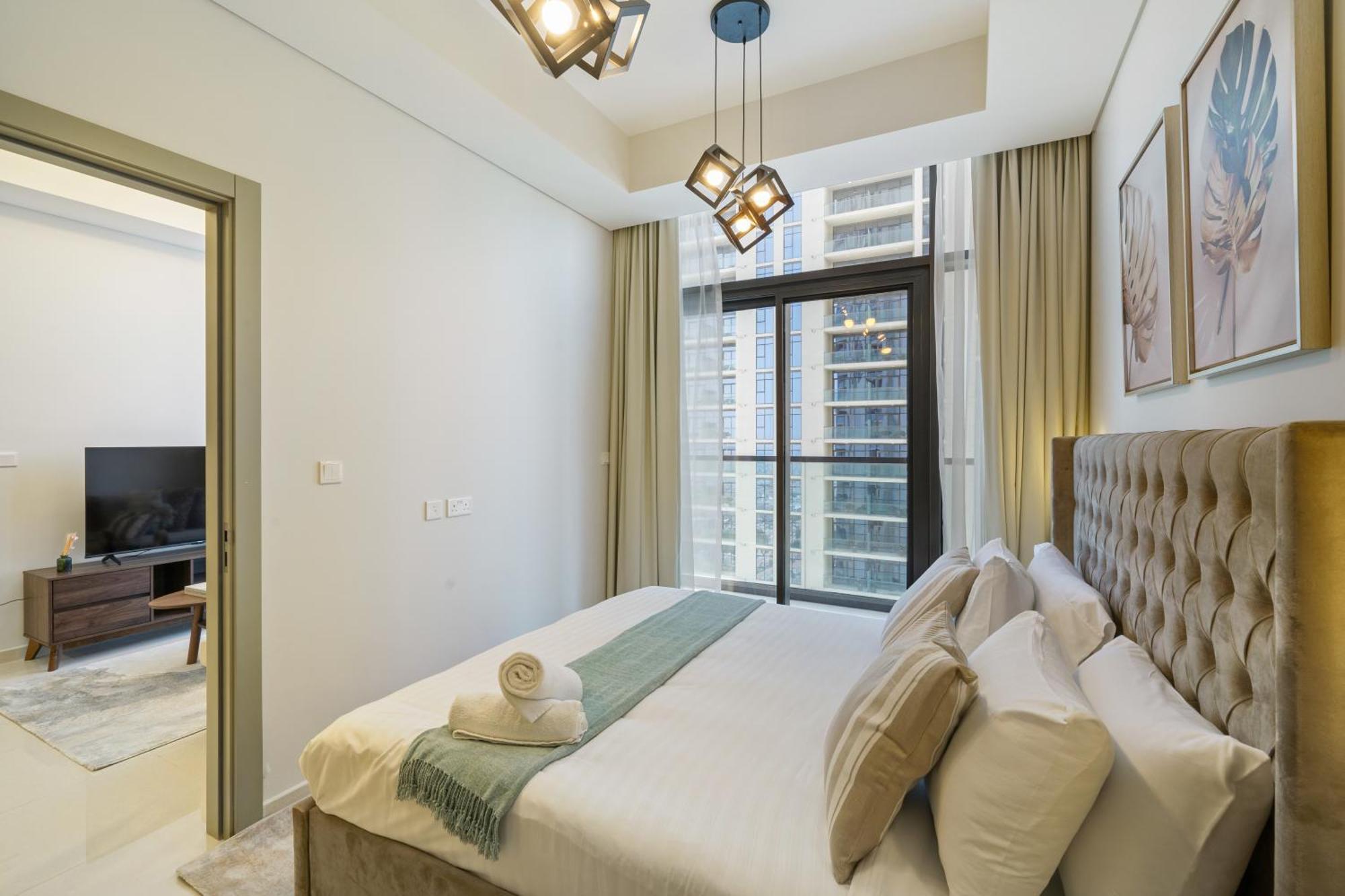 43rd Floor Stunner Luxe 2br In Business Bay Dubai