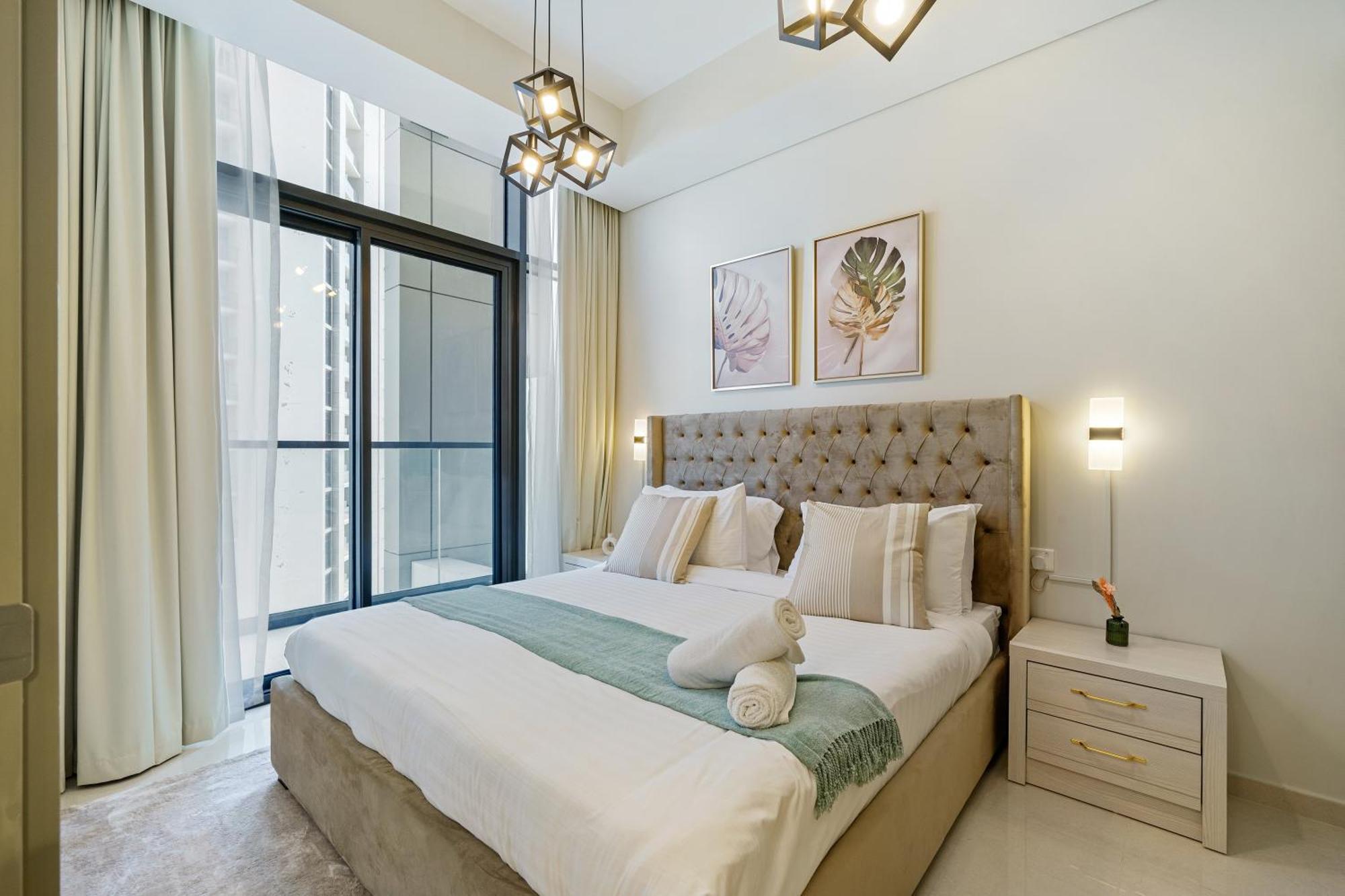 43rd Floor Stunner Luxe 2br In Business Bay * Dubai
