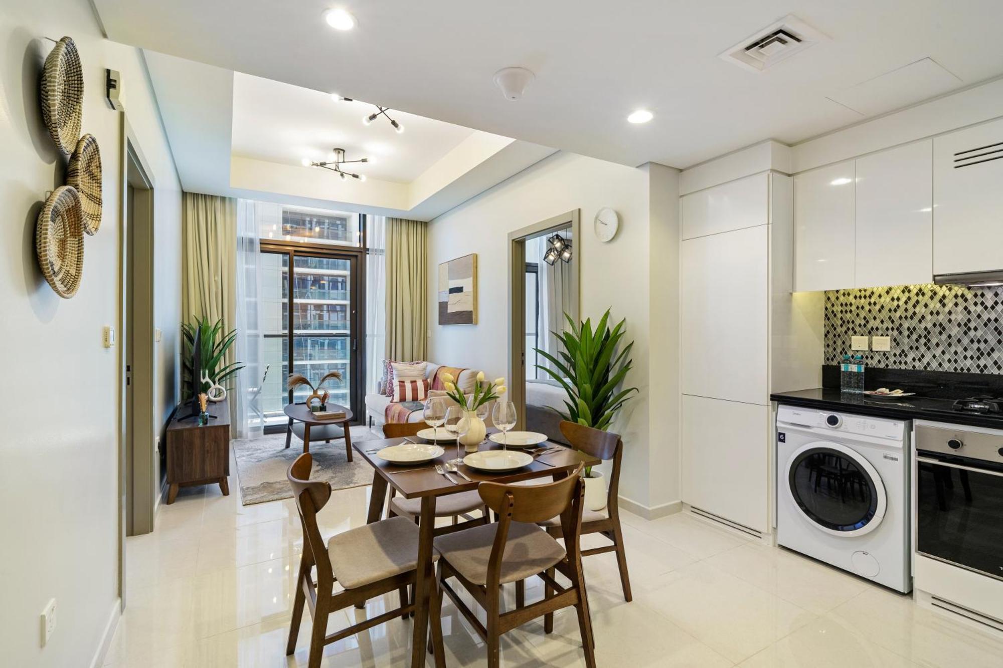 43rd Floor Stunner Luxe 2br In Business Bay