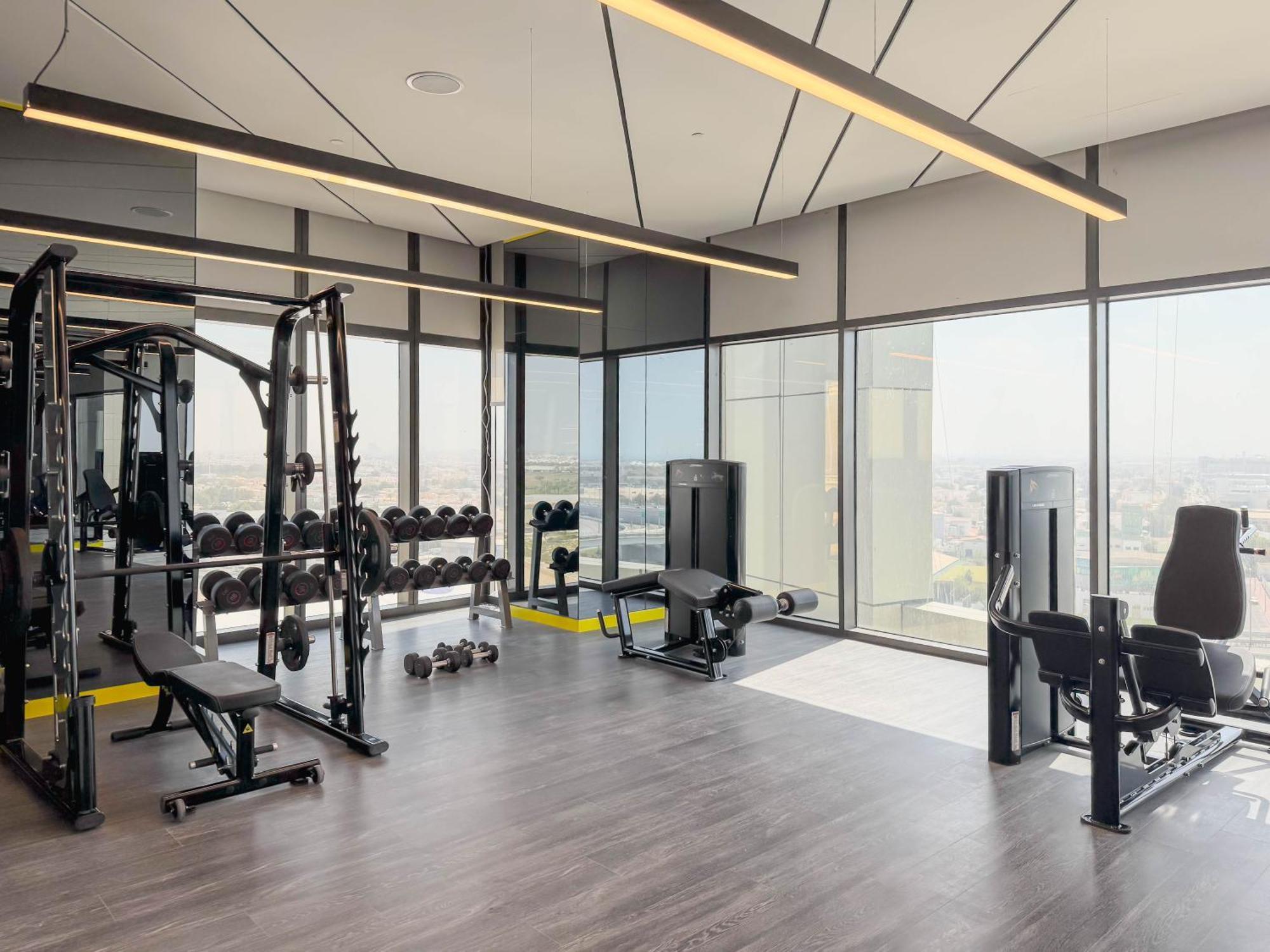 43rd Floor Stunner Luxe 2br In Business Bay