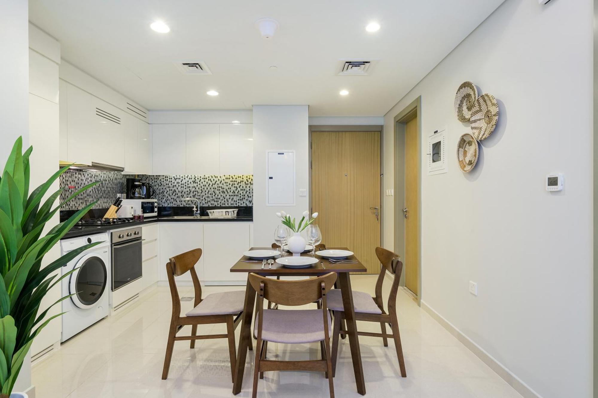 43rd Floor Stunner Luxe 2br In Business Bay Apartment Dubai