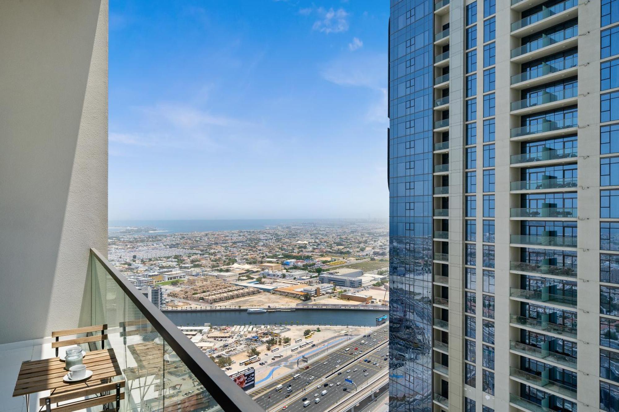 43rd Floor Stunner Luxe 2br In Business Bay Apartment