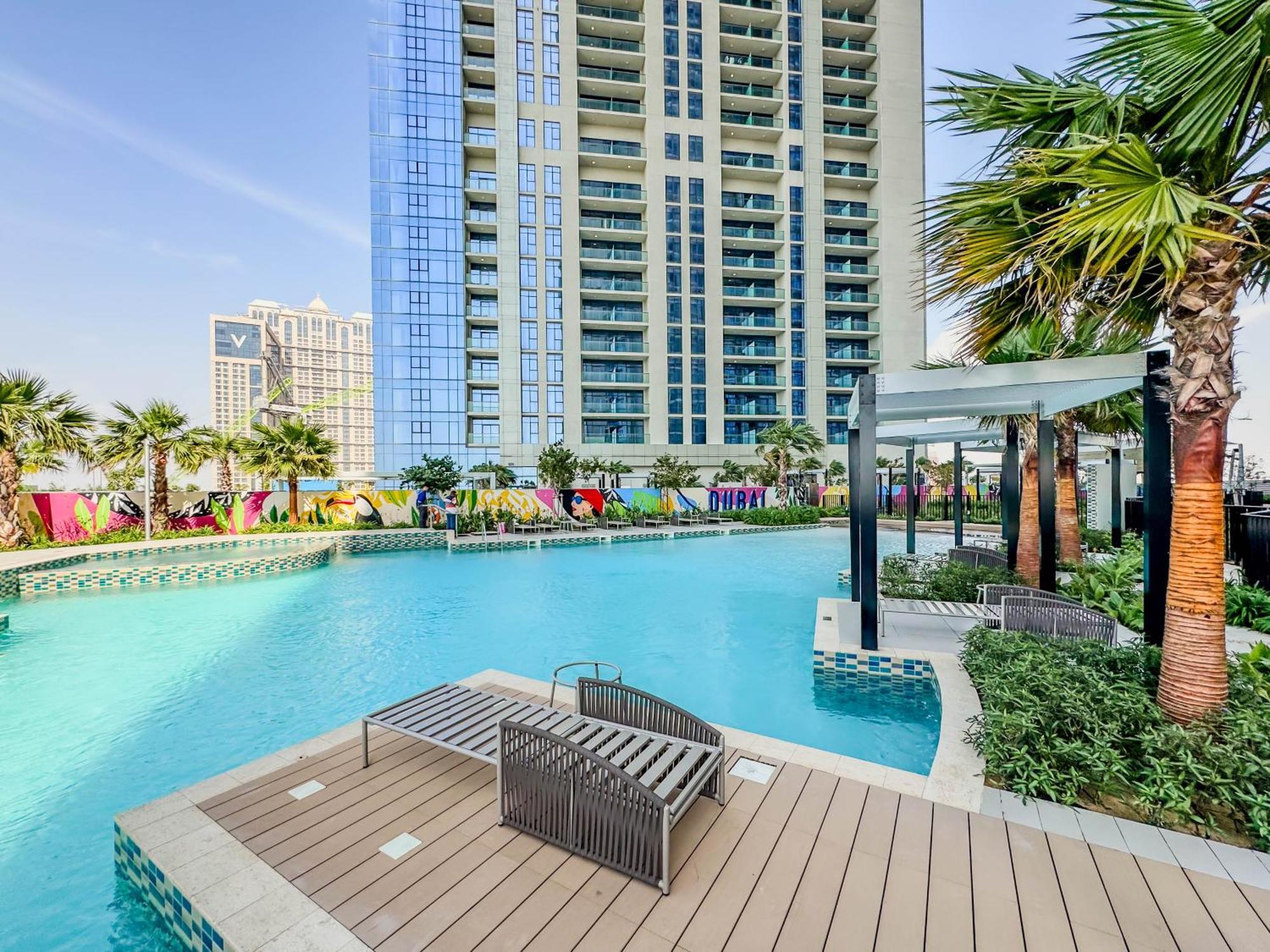 43rd Floor Stunner Luxe 2br In Business Bay Dubai