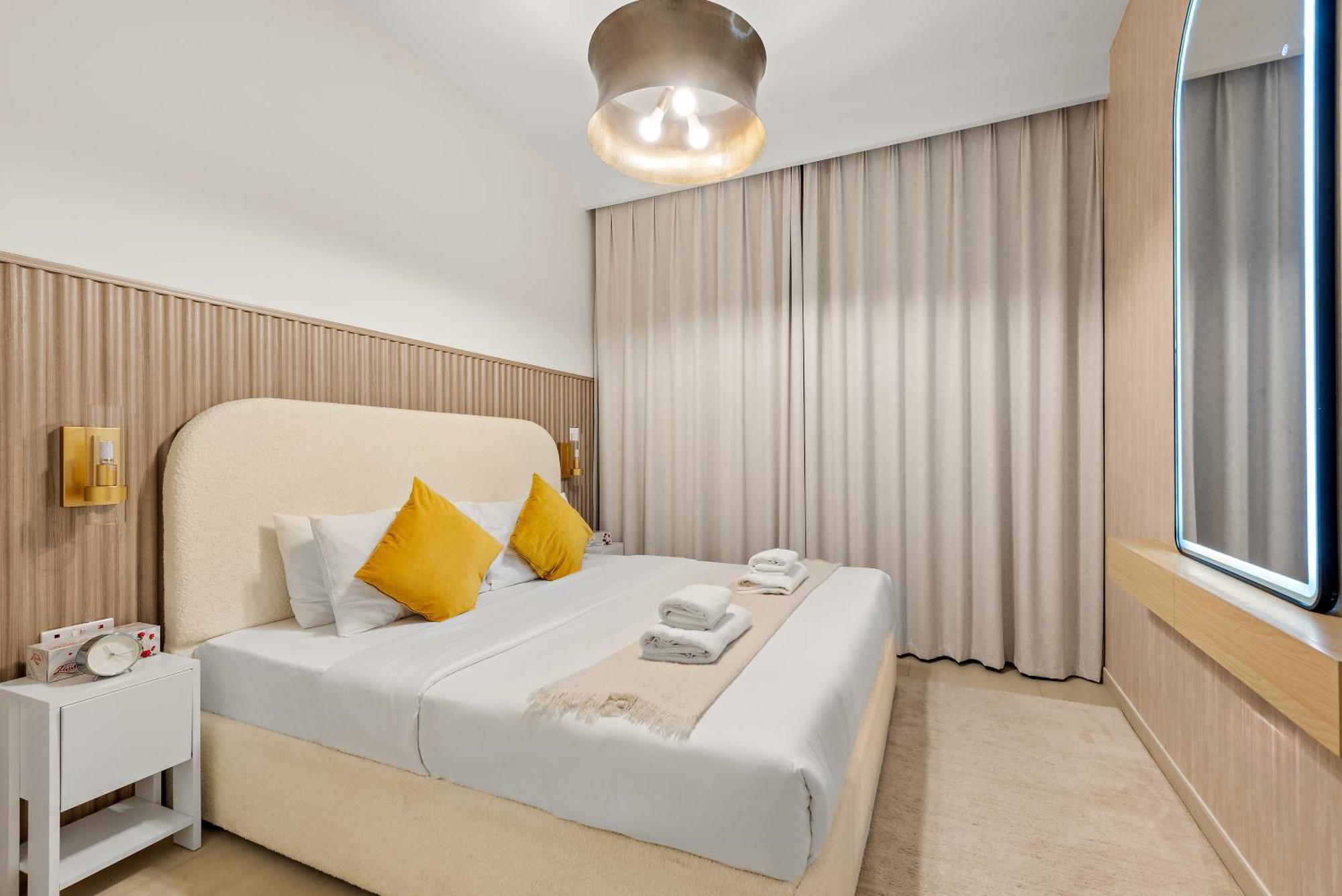4br With Spacious Balcony & Stunning Burj Khalifa Views Apartment *