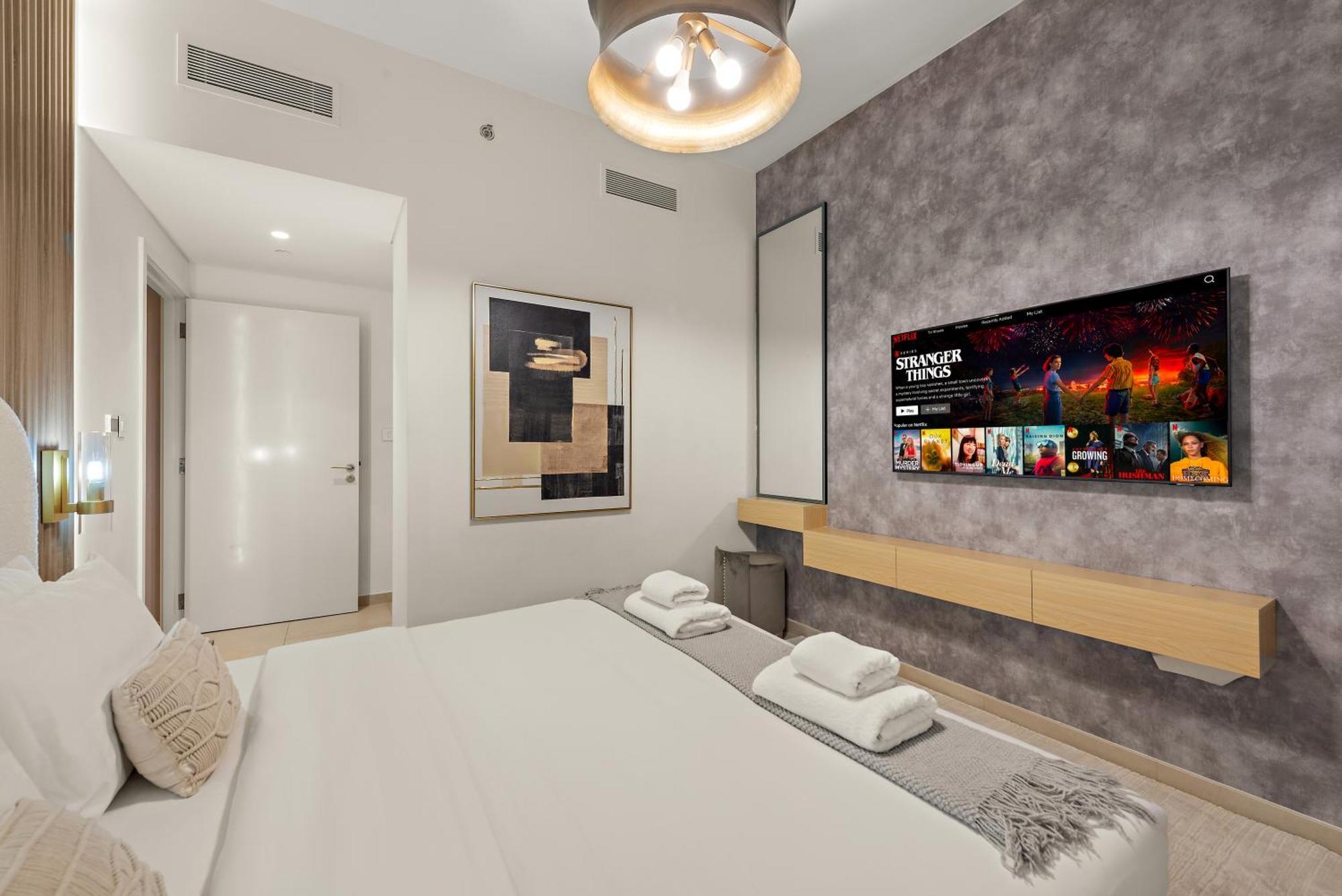 4br With Spacious Balcony & Stunning Burj Khalifa Views * Dubai