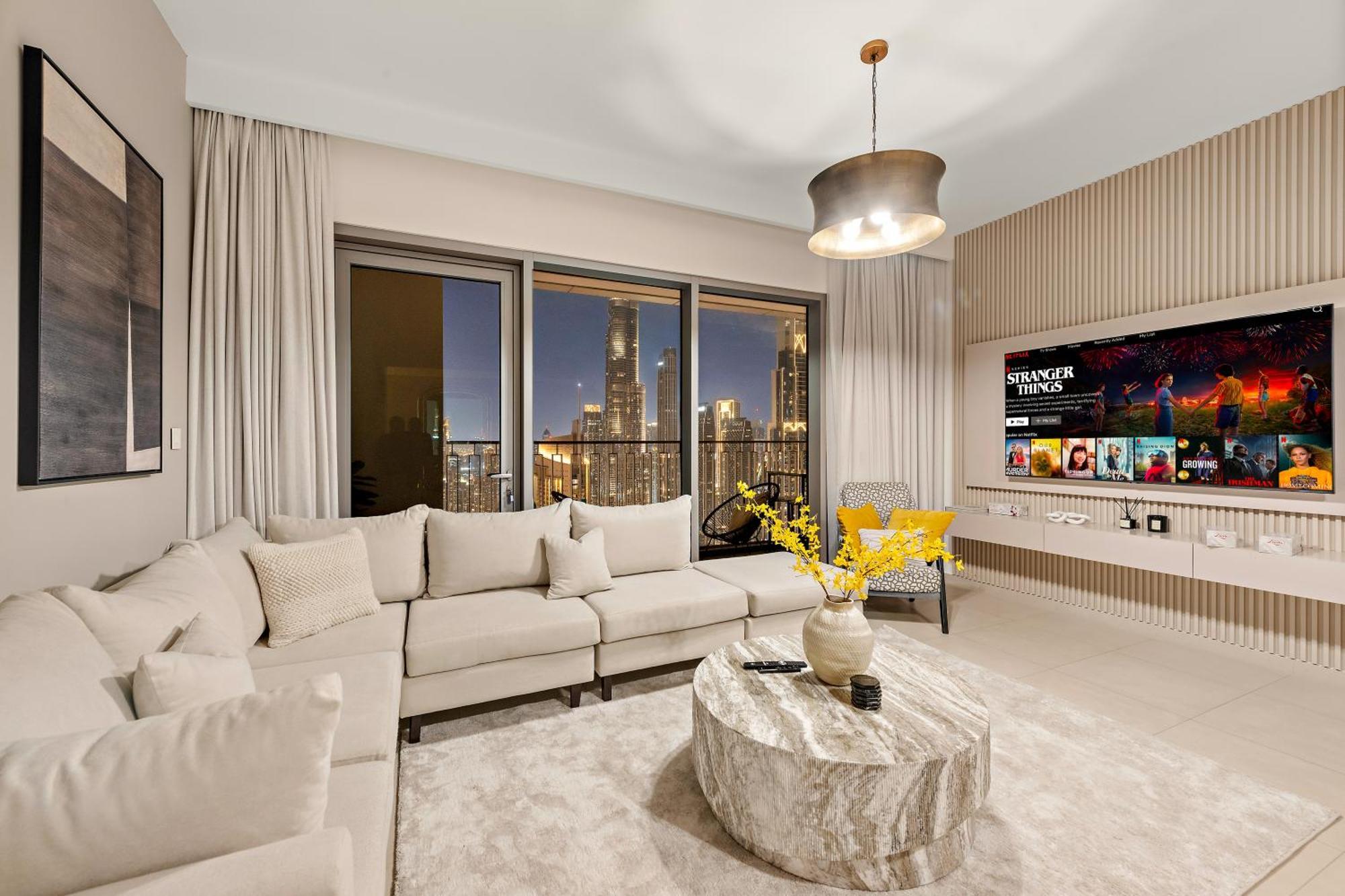 Apartment 4br With Spacious Balcony & Stunning Burj Khalifa Views *