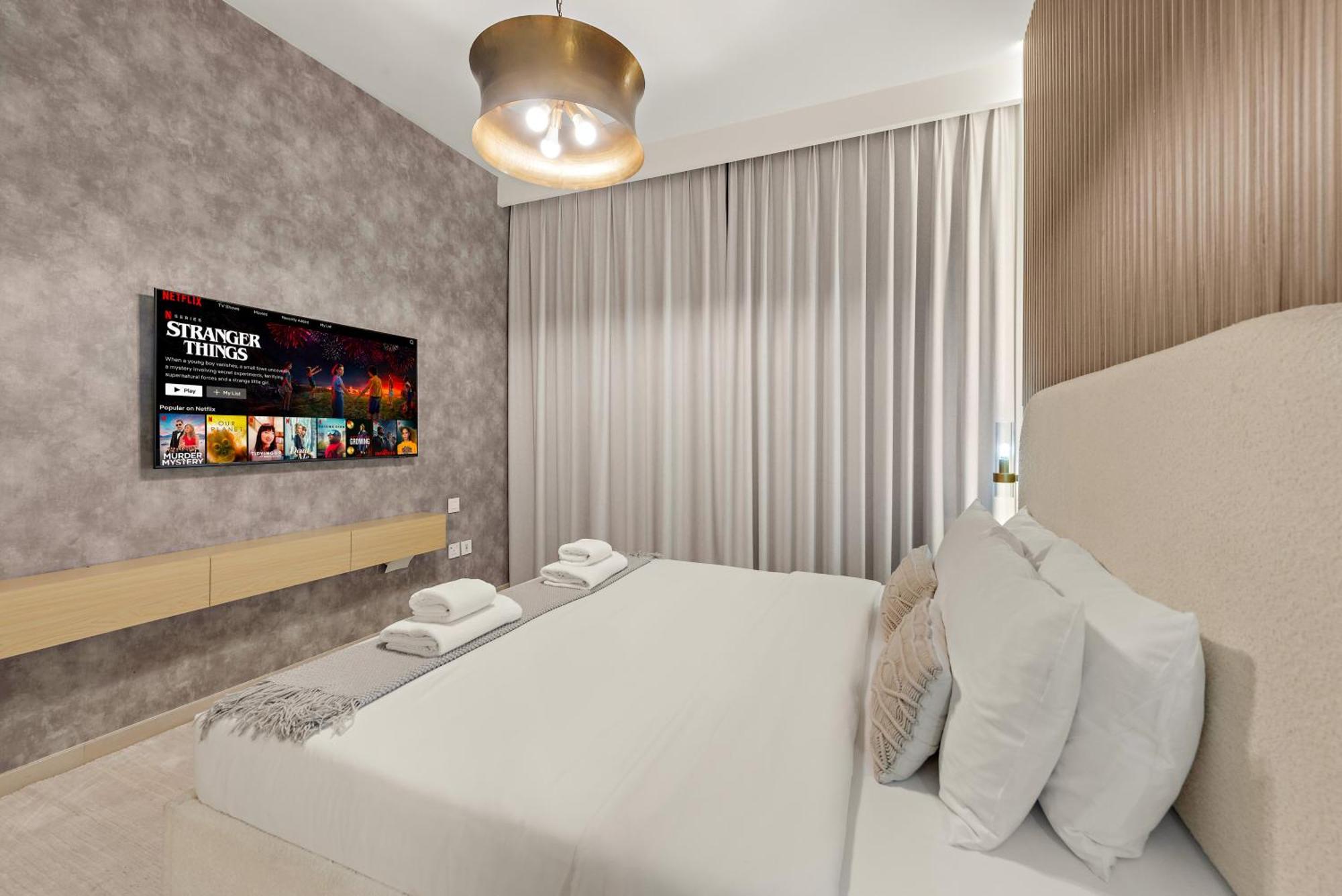 4br With Spacious Balcony & Stunning Burj Khalifa Views Apartment
