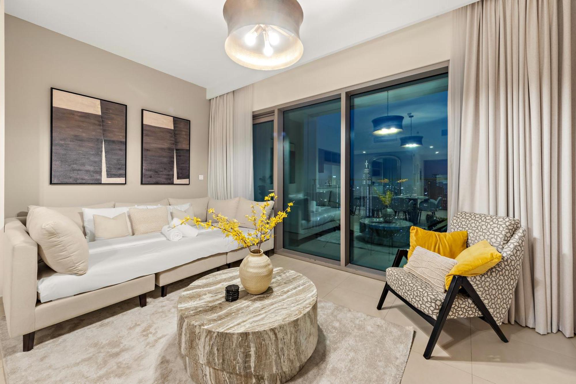 Apartment 4br With Spacious Balcony & Stunning Burj Khalifa Views *
