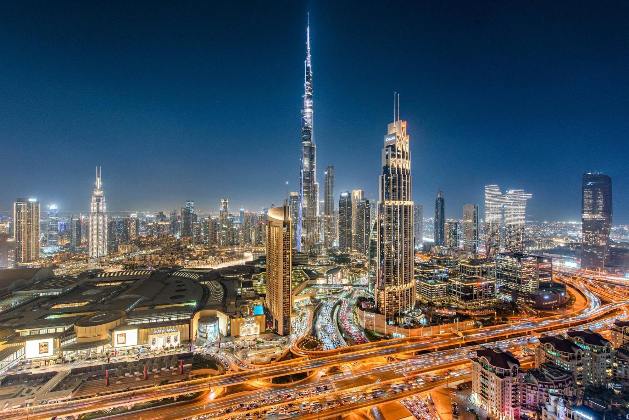 4br With Spacious Balcony & Stunning Burj Khalifa Views * Dubai