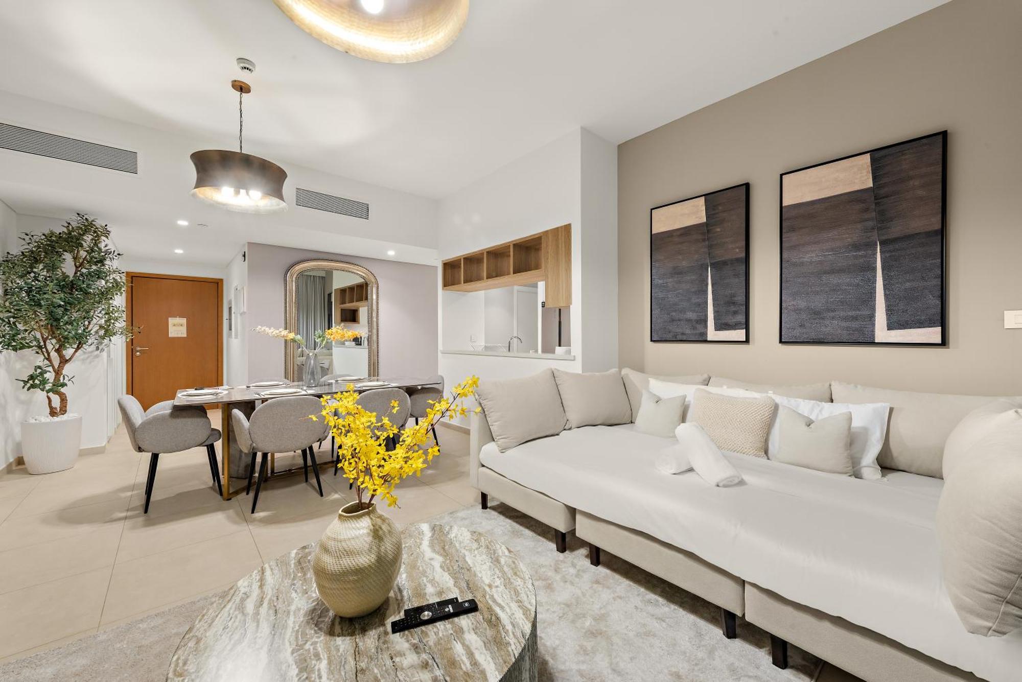 Apartment 4br With Spacious Balcony & Stunning Burj Khalifa Views Dubai