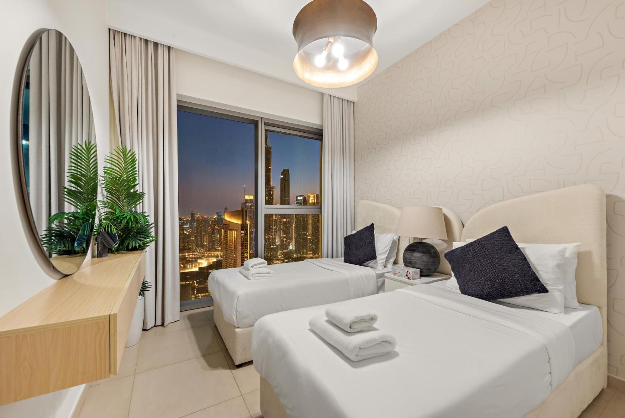 4br With Spacious Balcony & Stunning Burj Khalifa Views