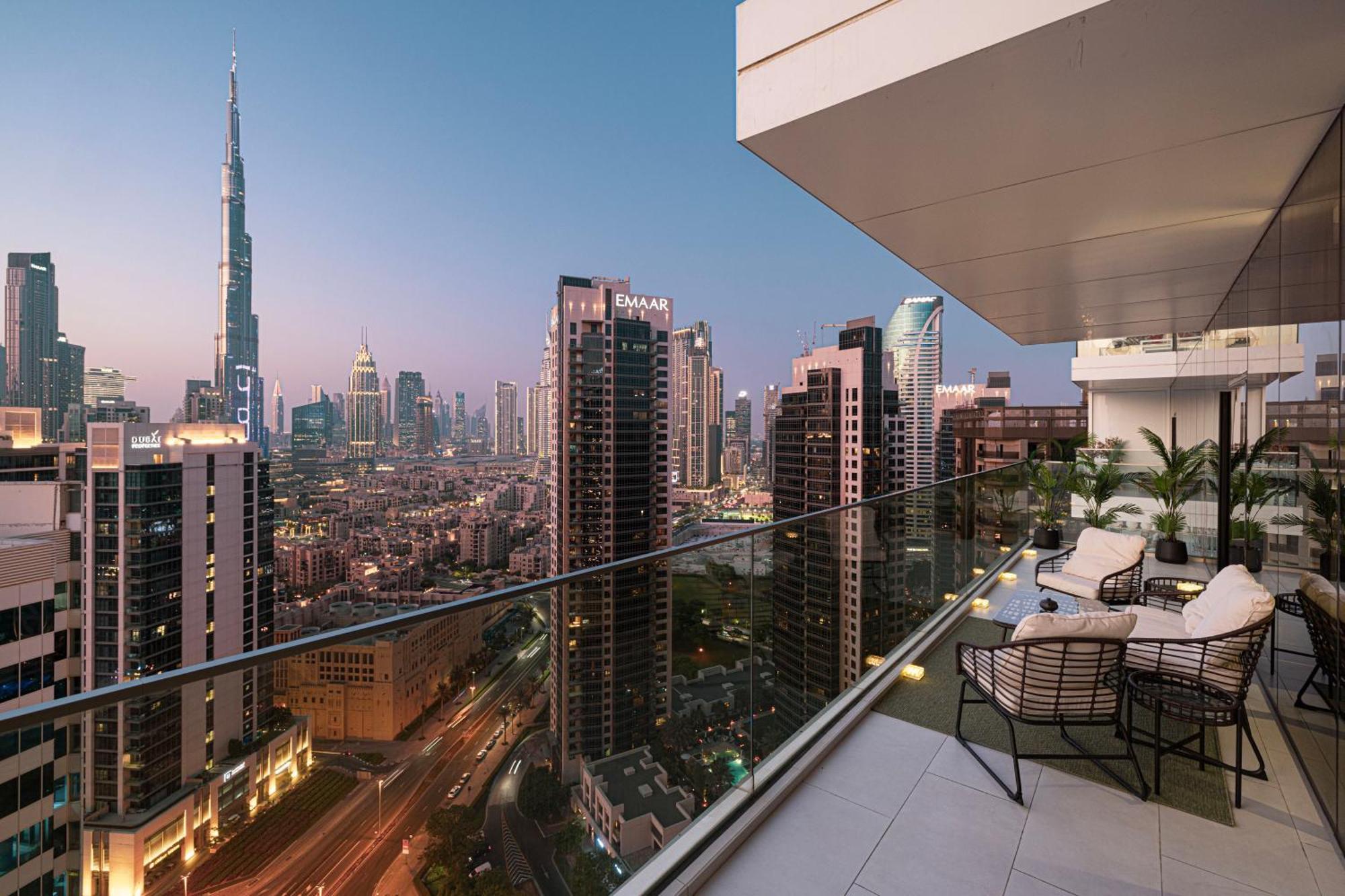 2br Burj Khalifa View, Table Game & Arcade- 26thfl Dubai