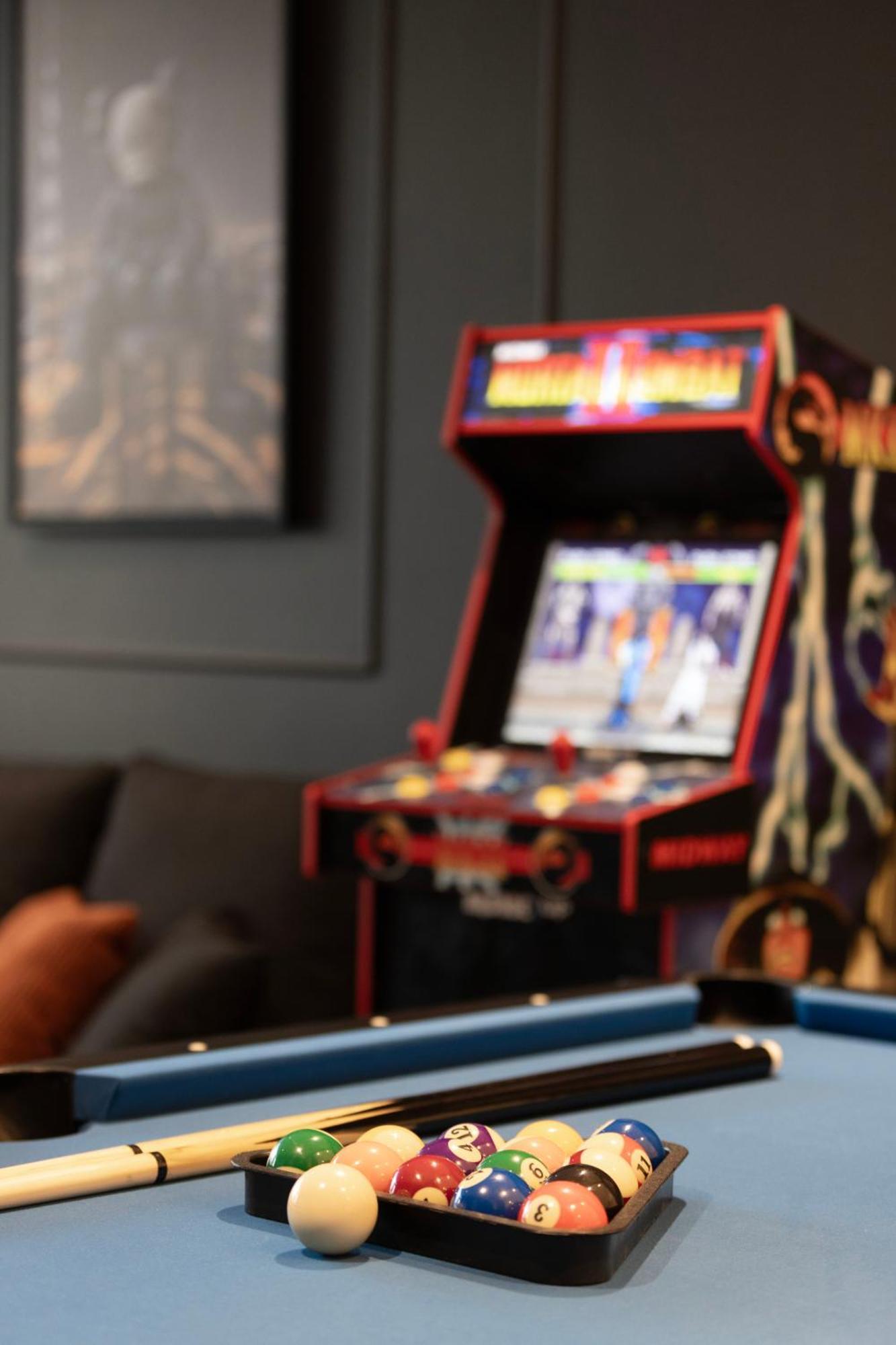 2br Burj Khalifa View, Table Game & Arcade- 26thfl Apartment