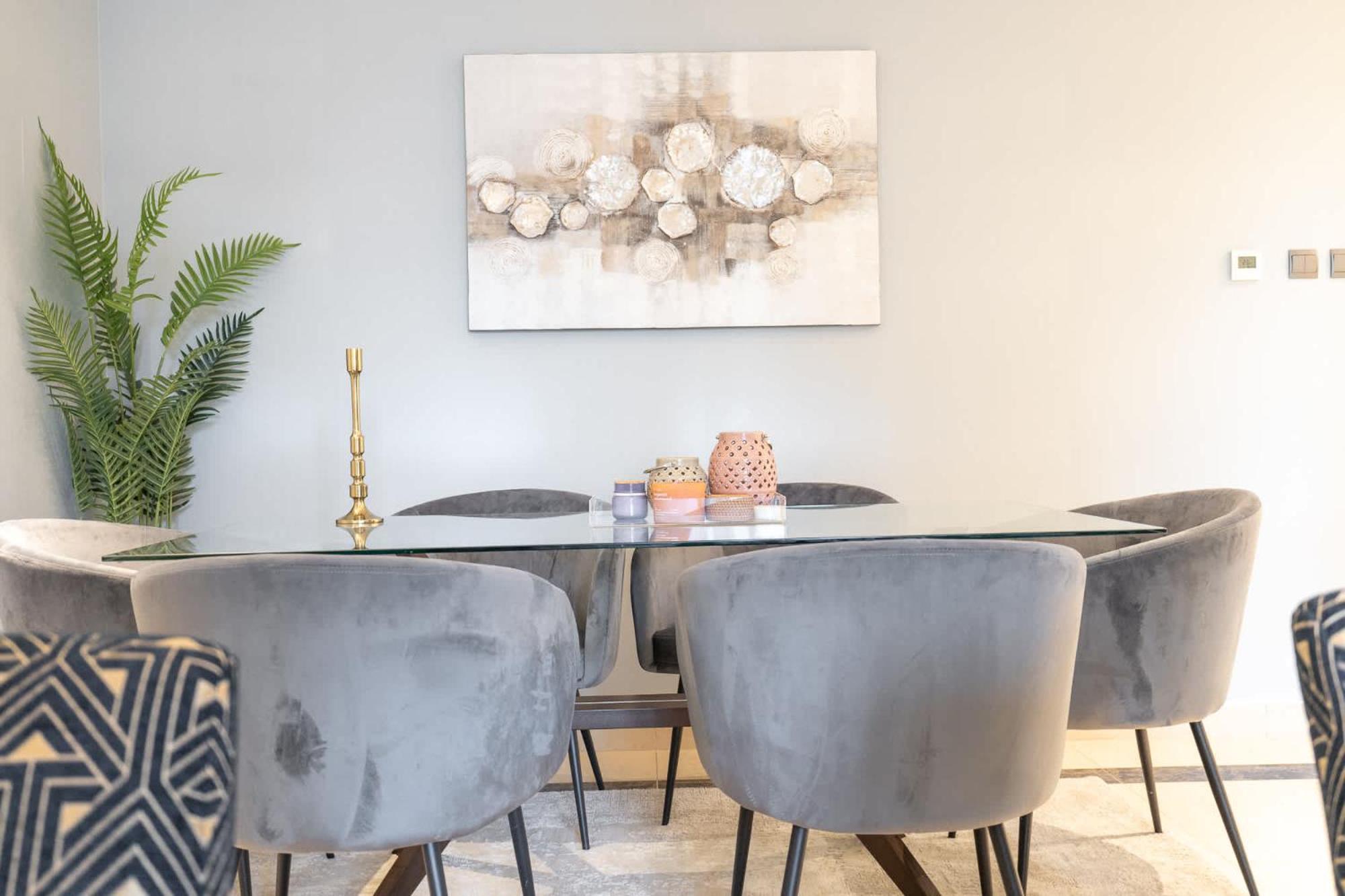 Absolutely Stunning 3 Bedroom In Downtown Apartment