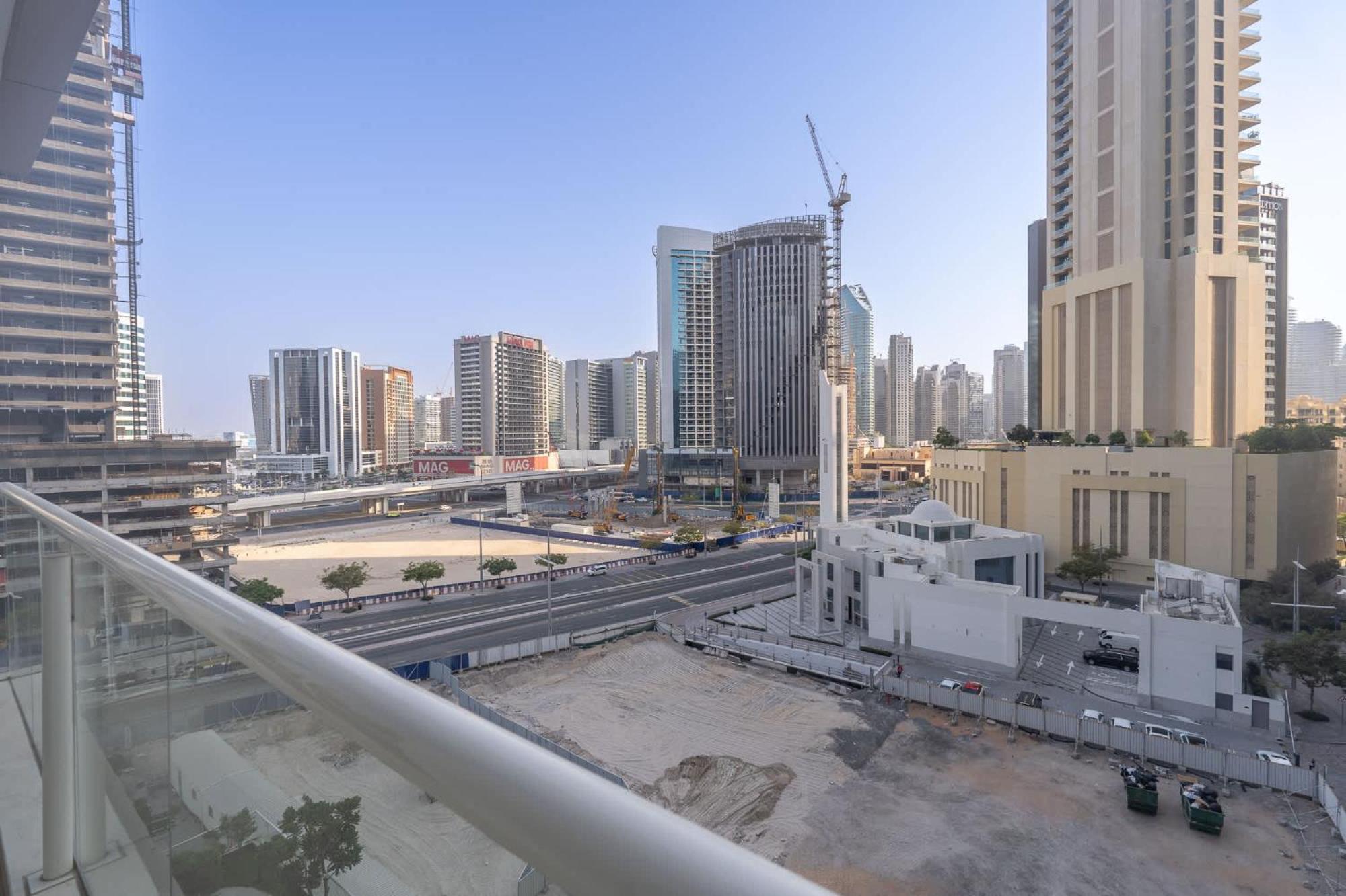 Absolutely Stunning 3 Bedroom In Downtown Apartment