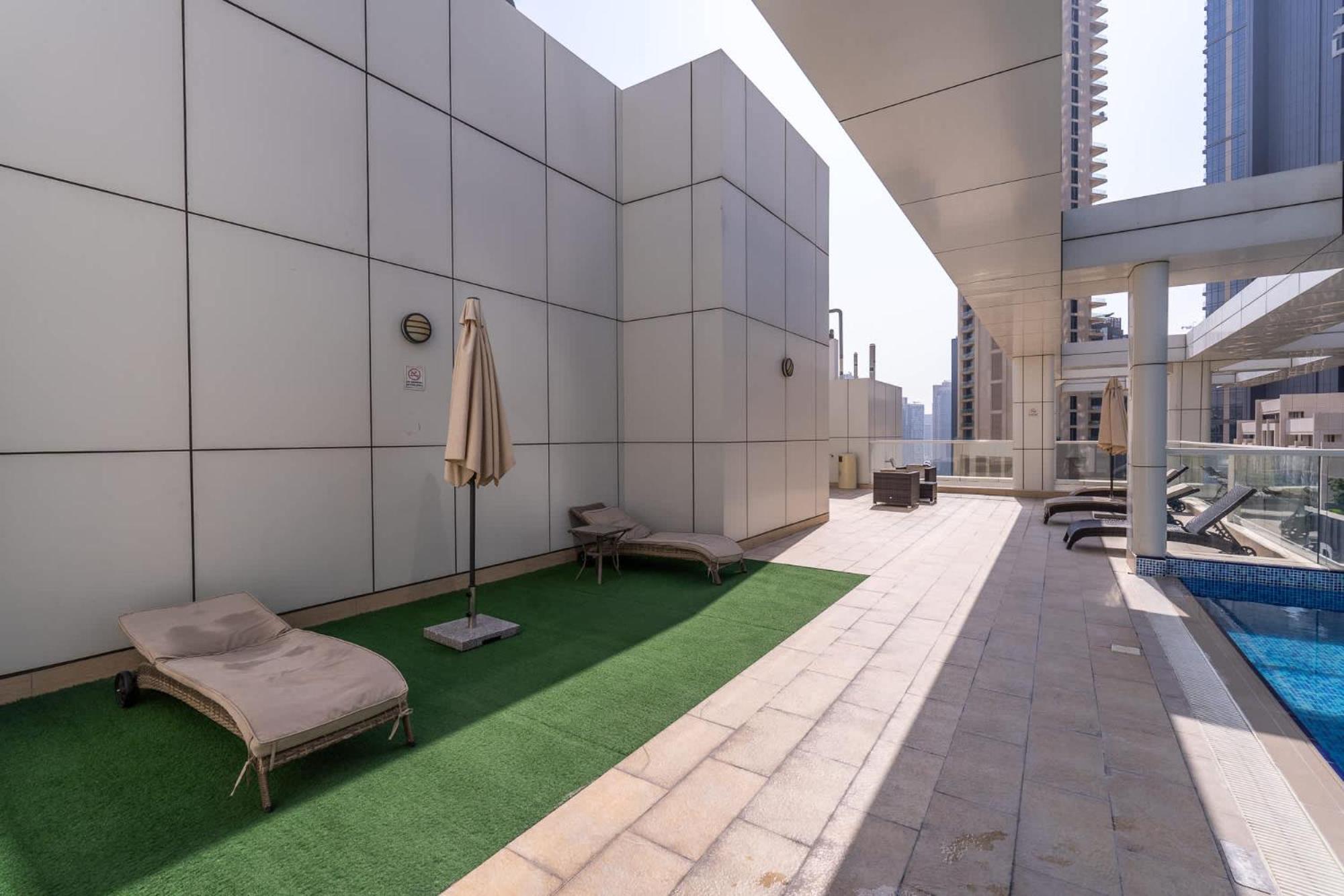 Absolutely Stunning 3 Bedroom In Downtown Apartment