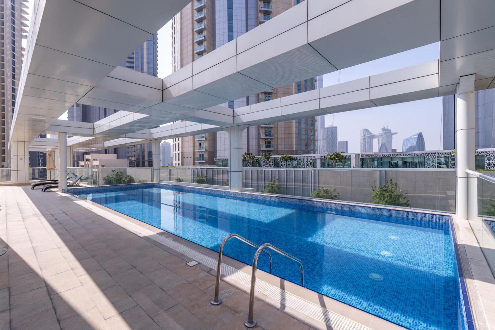 Absolutely Stunning 3 Bedroom In Downtown Apartment