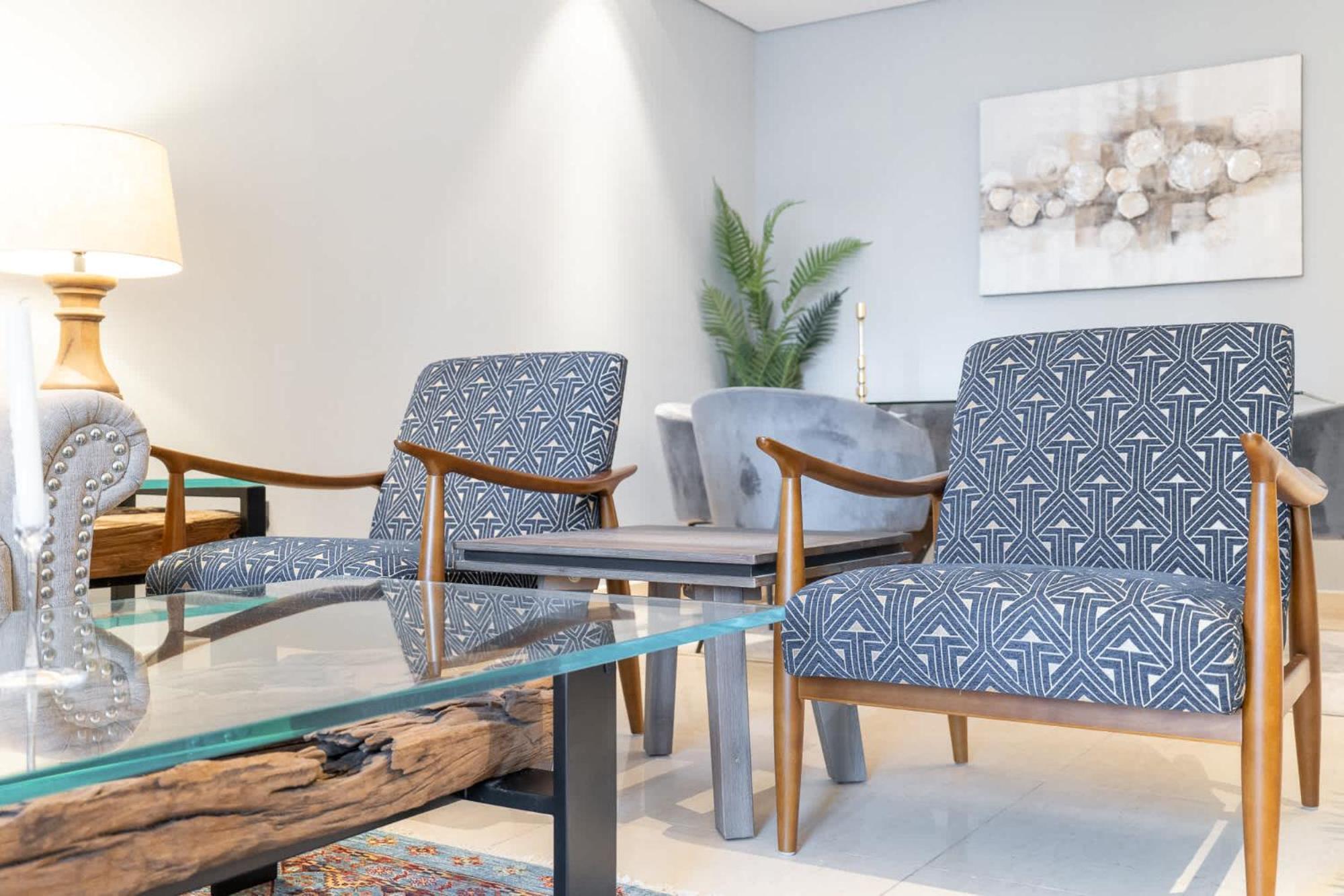 Absolutely Stunning 3 Bedroom In Downtown Apartment *