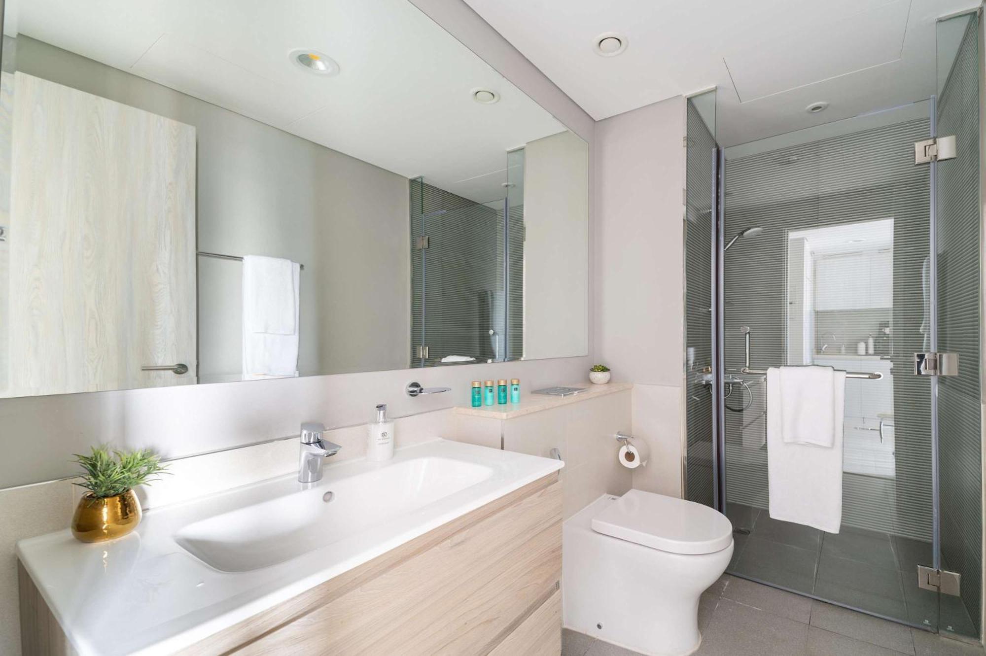 Frank Porter - Zada Tower Apartment