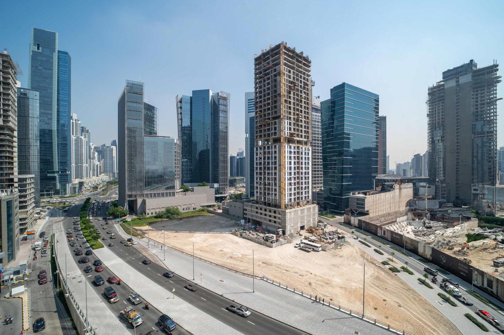 Frank Porter - Zada Tower Apartment Dubai