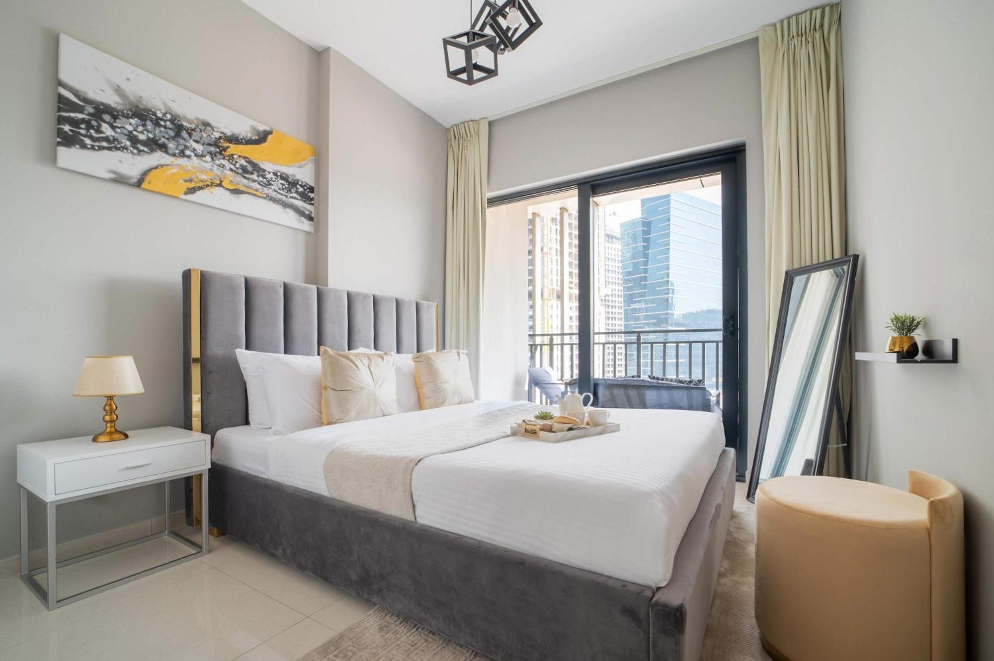 Frank Porter - Zada Tower Apartment