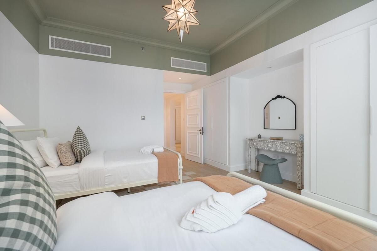 Spacious 3-bedrooms With Cozy Balcony In Palm Jumeira! Apartment *