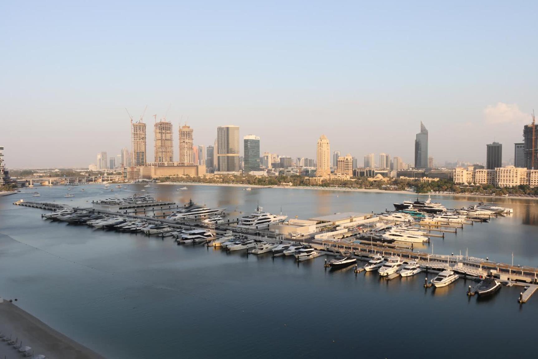 Livbnb - 2br With Stunning Views, Beachfront Living Apartment
