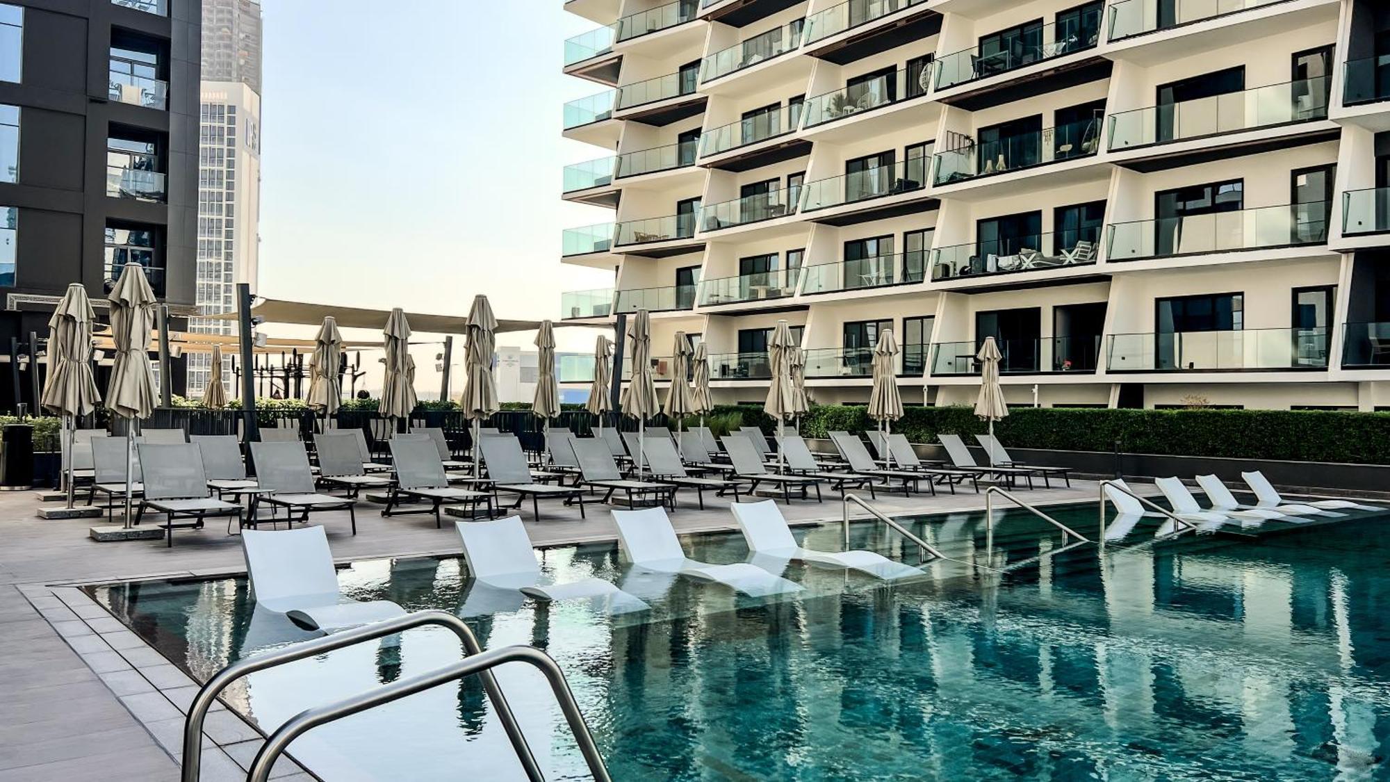 Chic 1-bedroom With Epic Burj Khalifa Views *