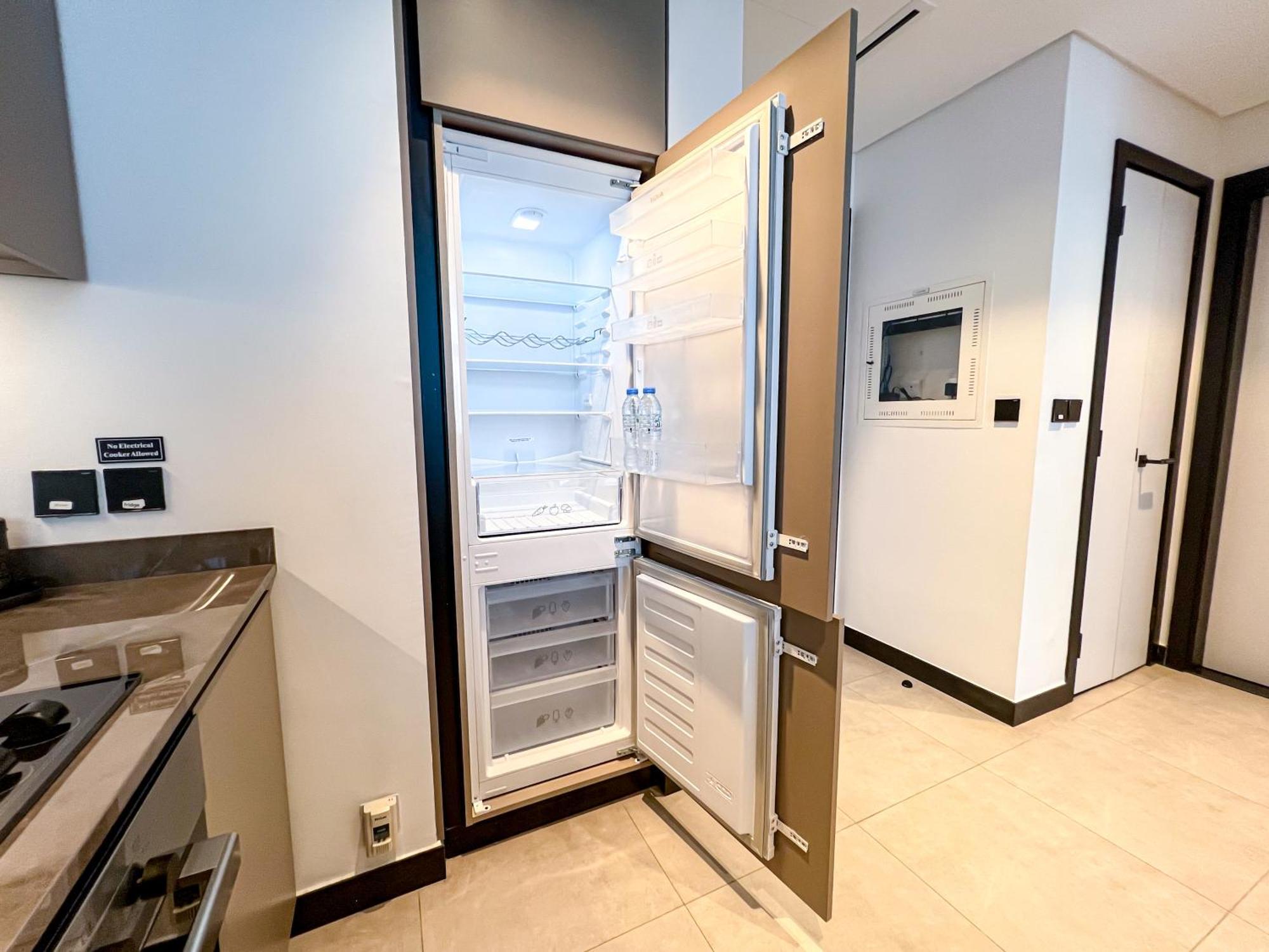 Chic 1-bedroom With Epic Burj Khalifa Views *